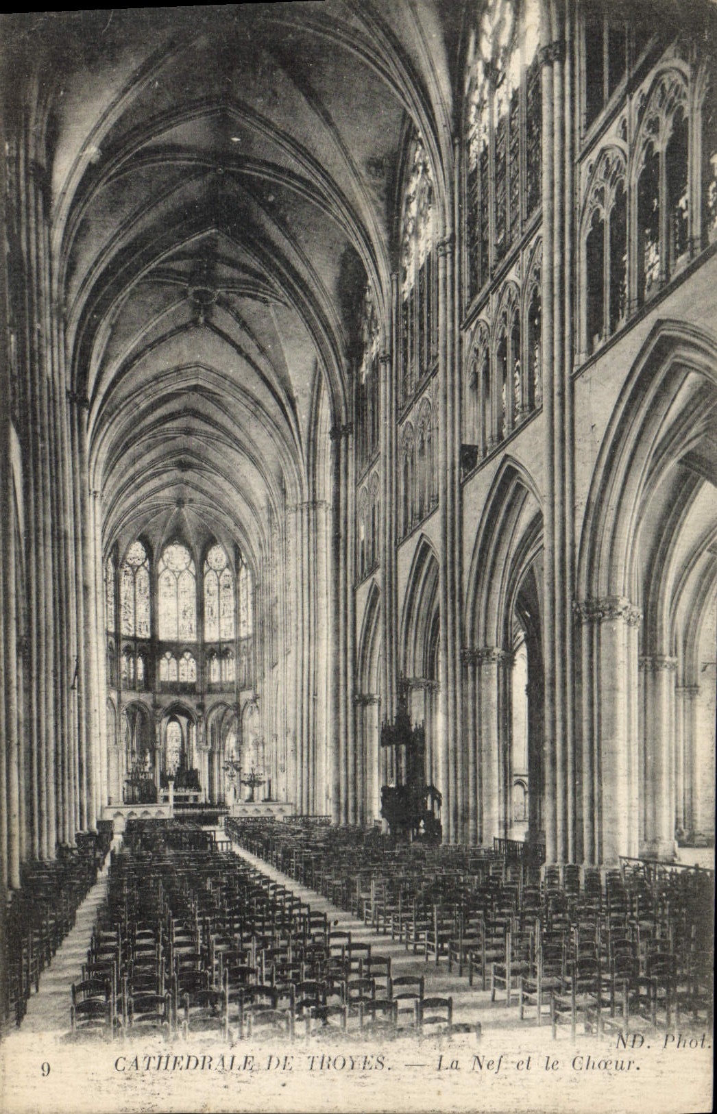 CPA Cathedrale de Troyes La Nef et le Choeur 