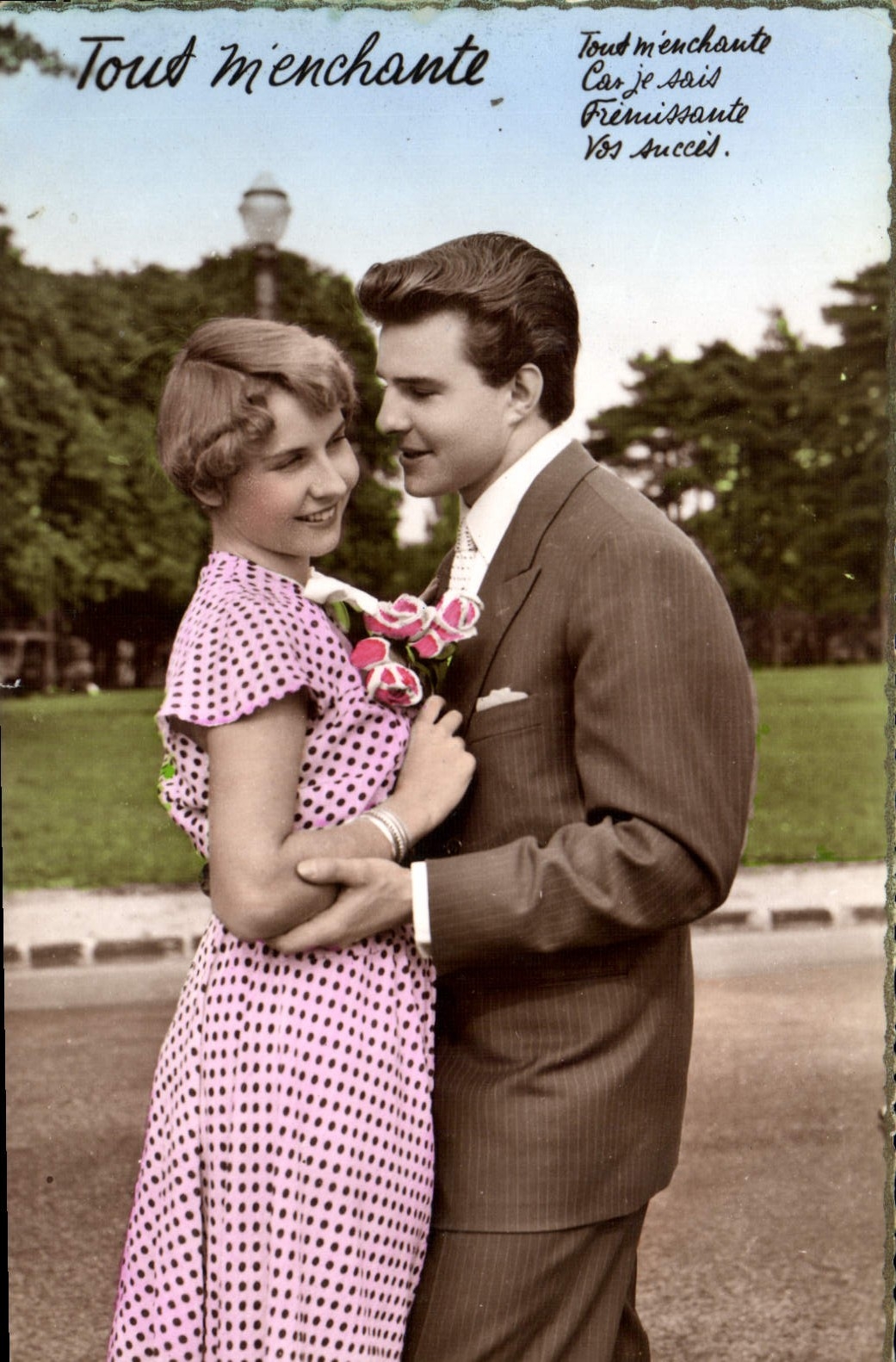 CPA Tout menchante Femme