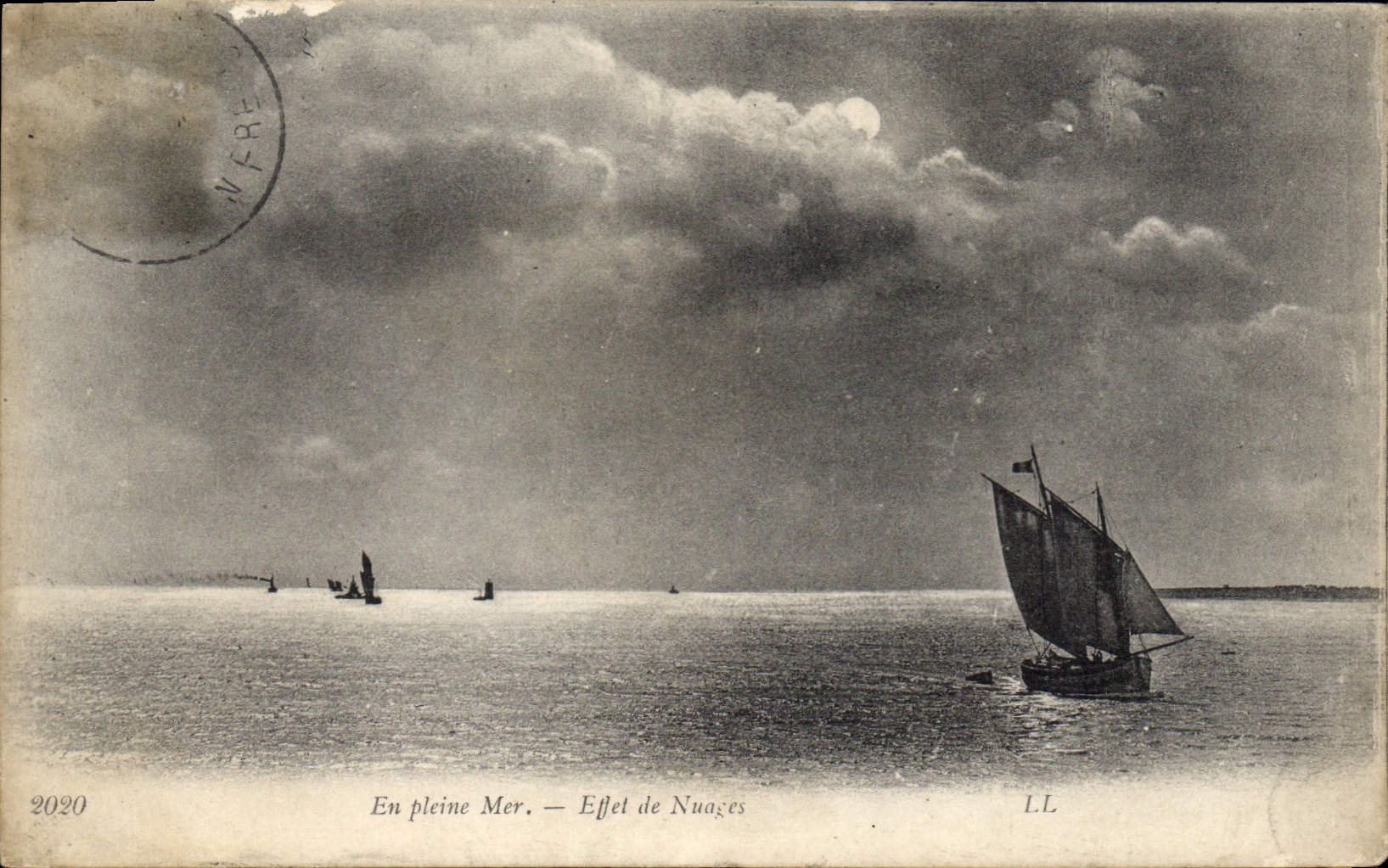 CPA En pleine Mer Effet de Nuages Bateau
