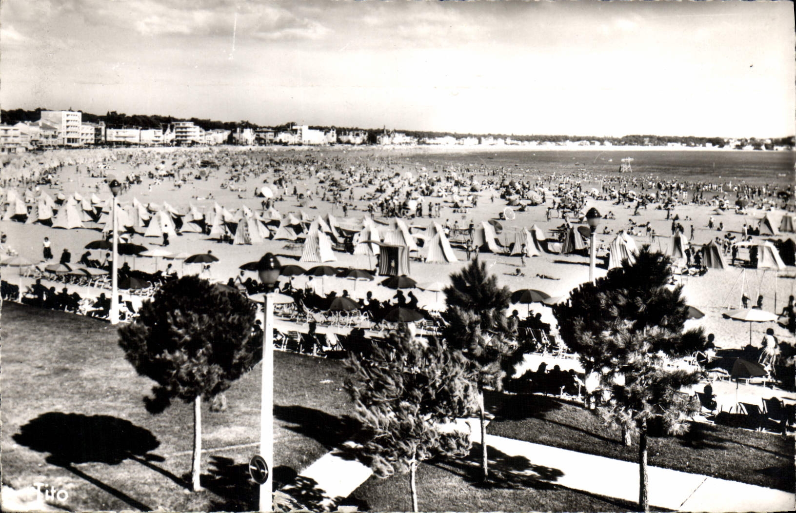 CPA Royan La Plage devant le Bd Botton 