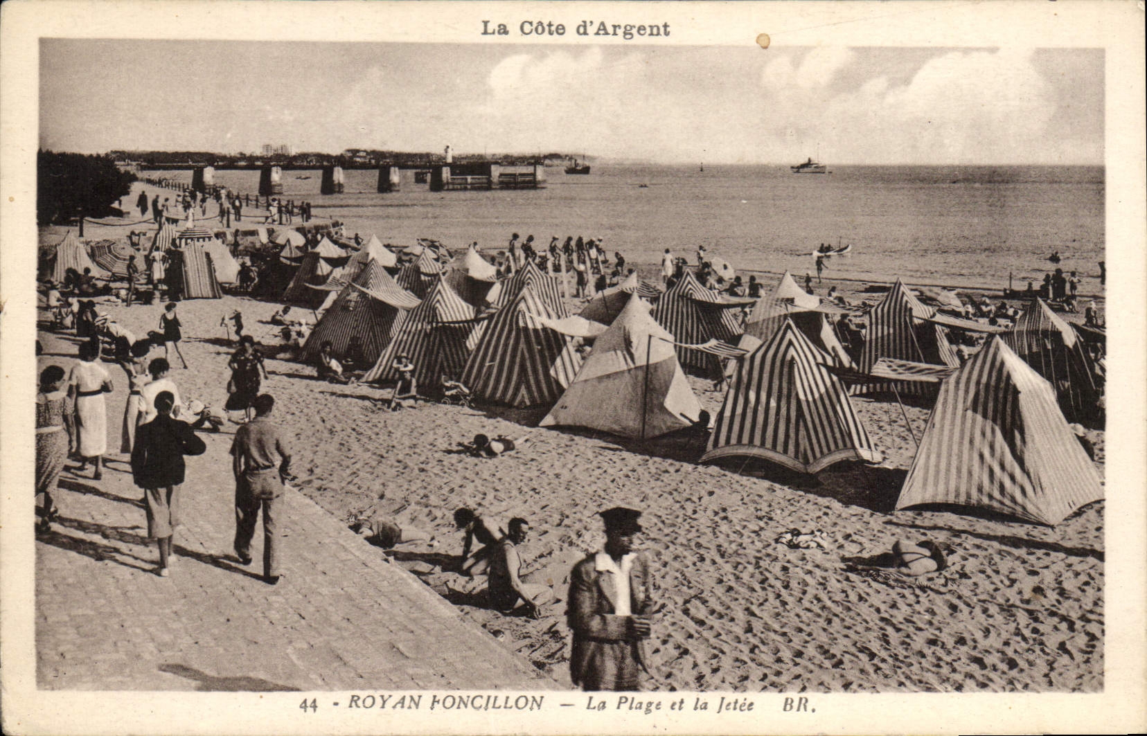 CPA Royan Foncillon La Plage et la Jetee 