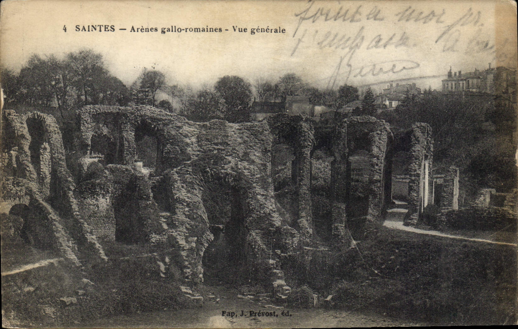 CPA Saintes Arenes gallo romaines Vue generale 