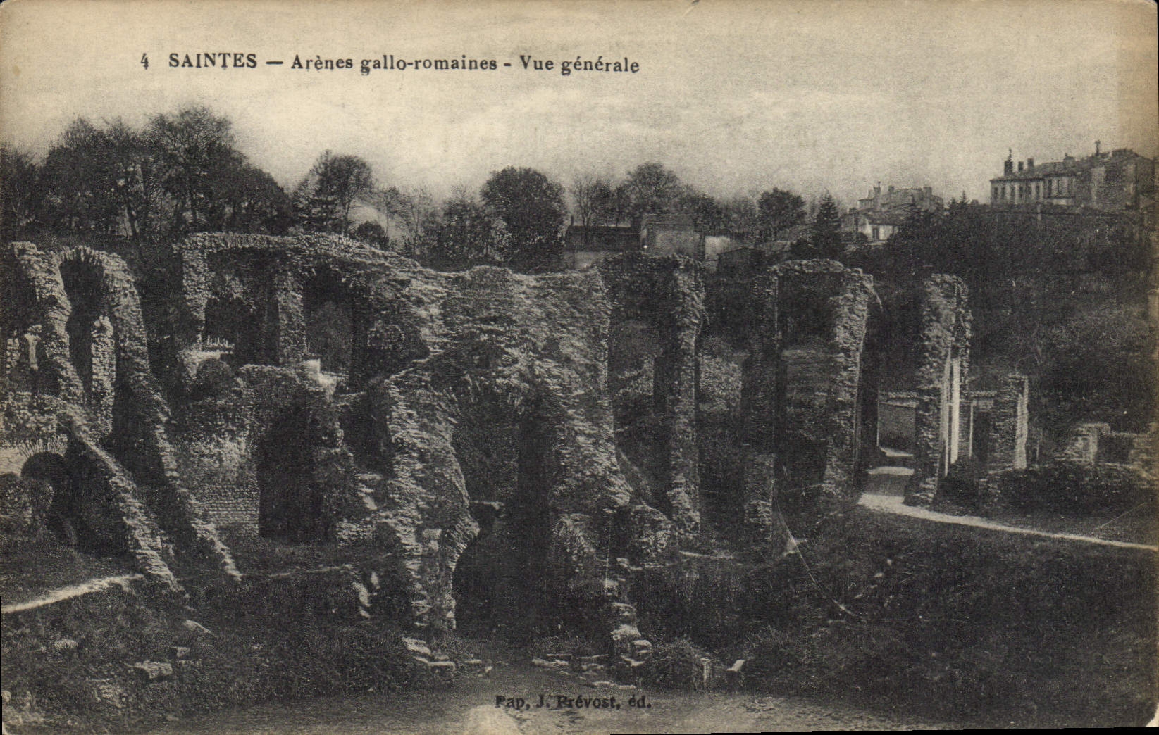 CPA Saintes Arenes gallo romaines Vue generale 