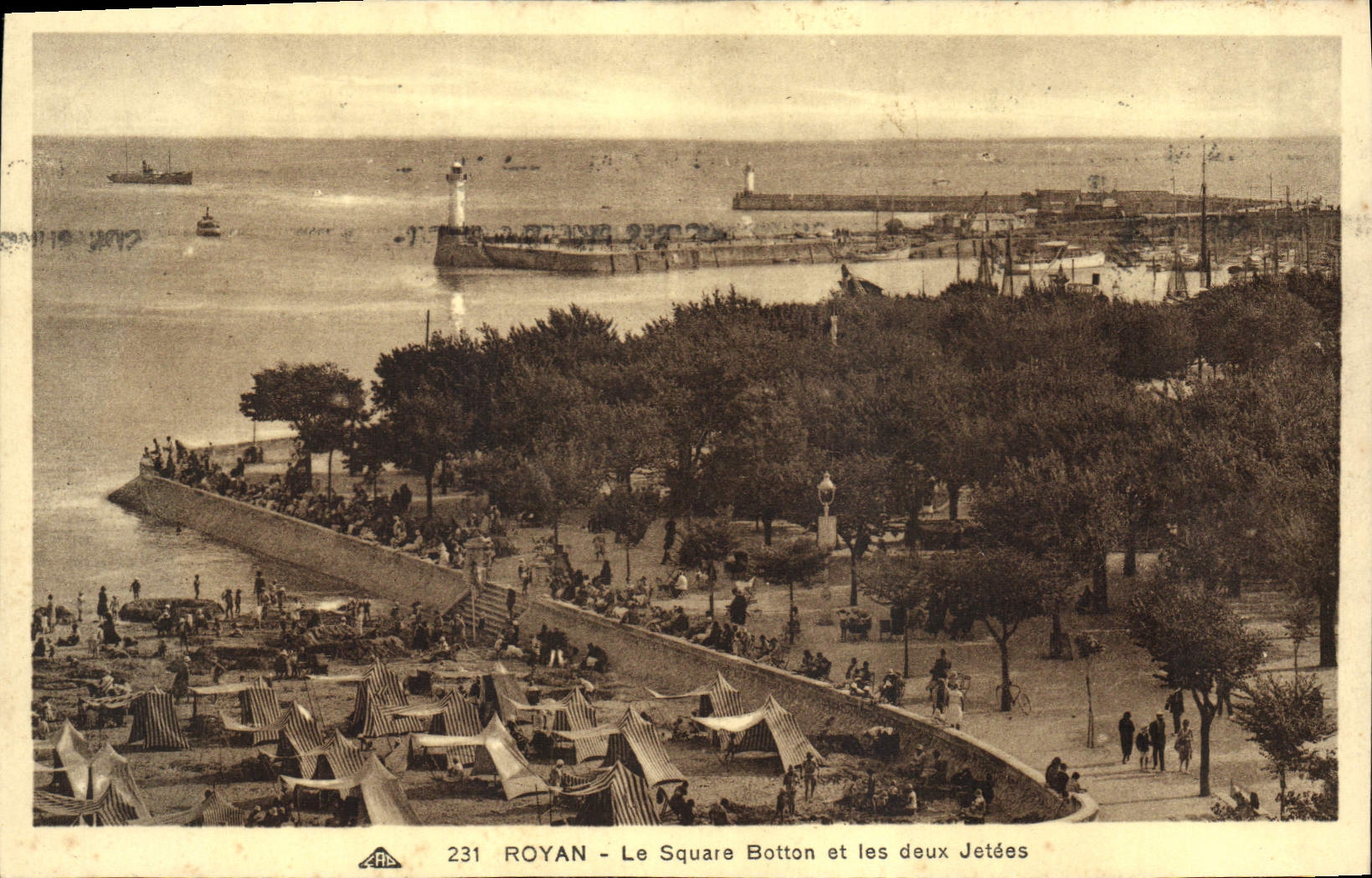 CPA Royan Le Square Botton et les deux Jetees 