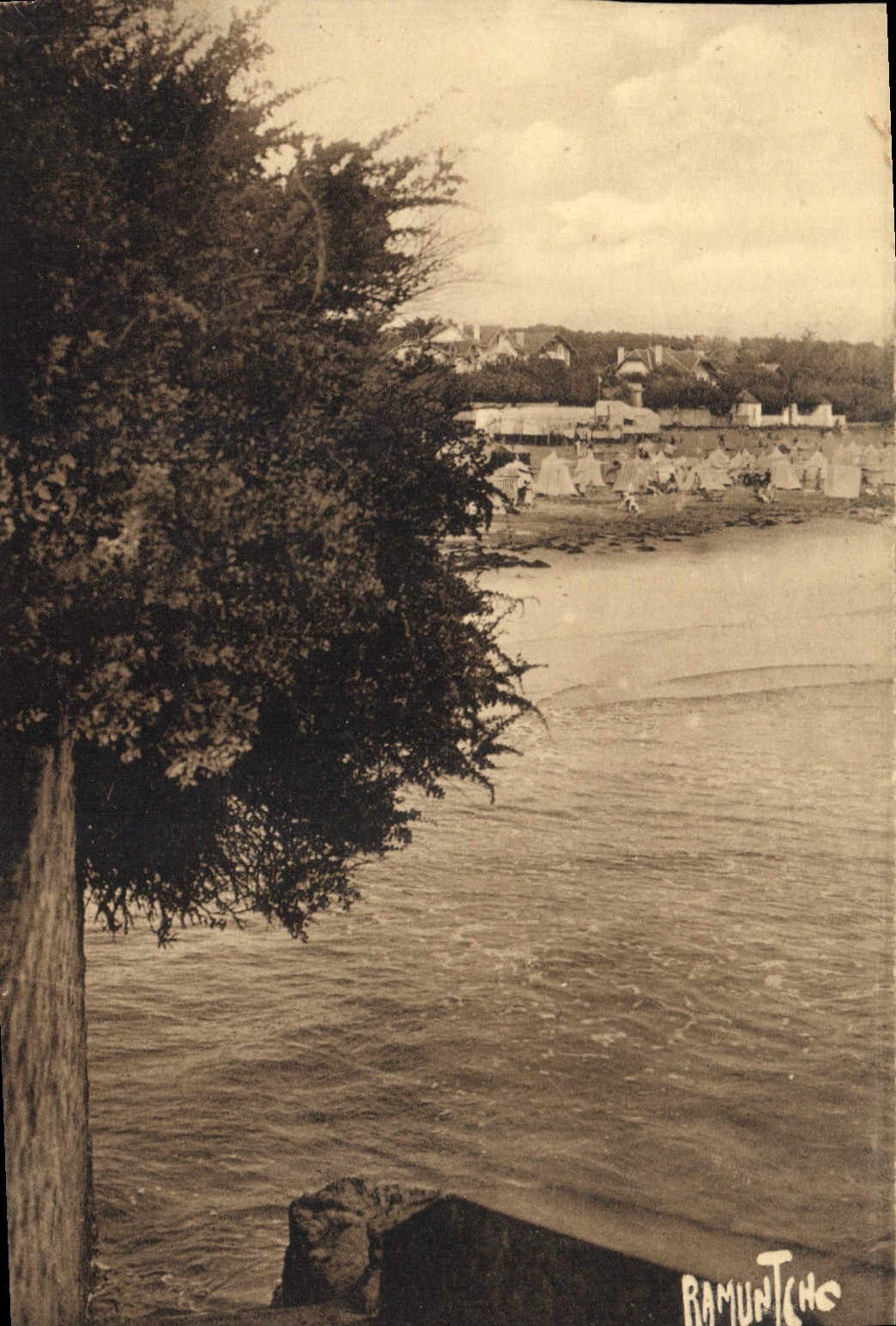 CPA Environs de Royan Etude a St Georges de Didonne La Corniche 