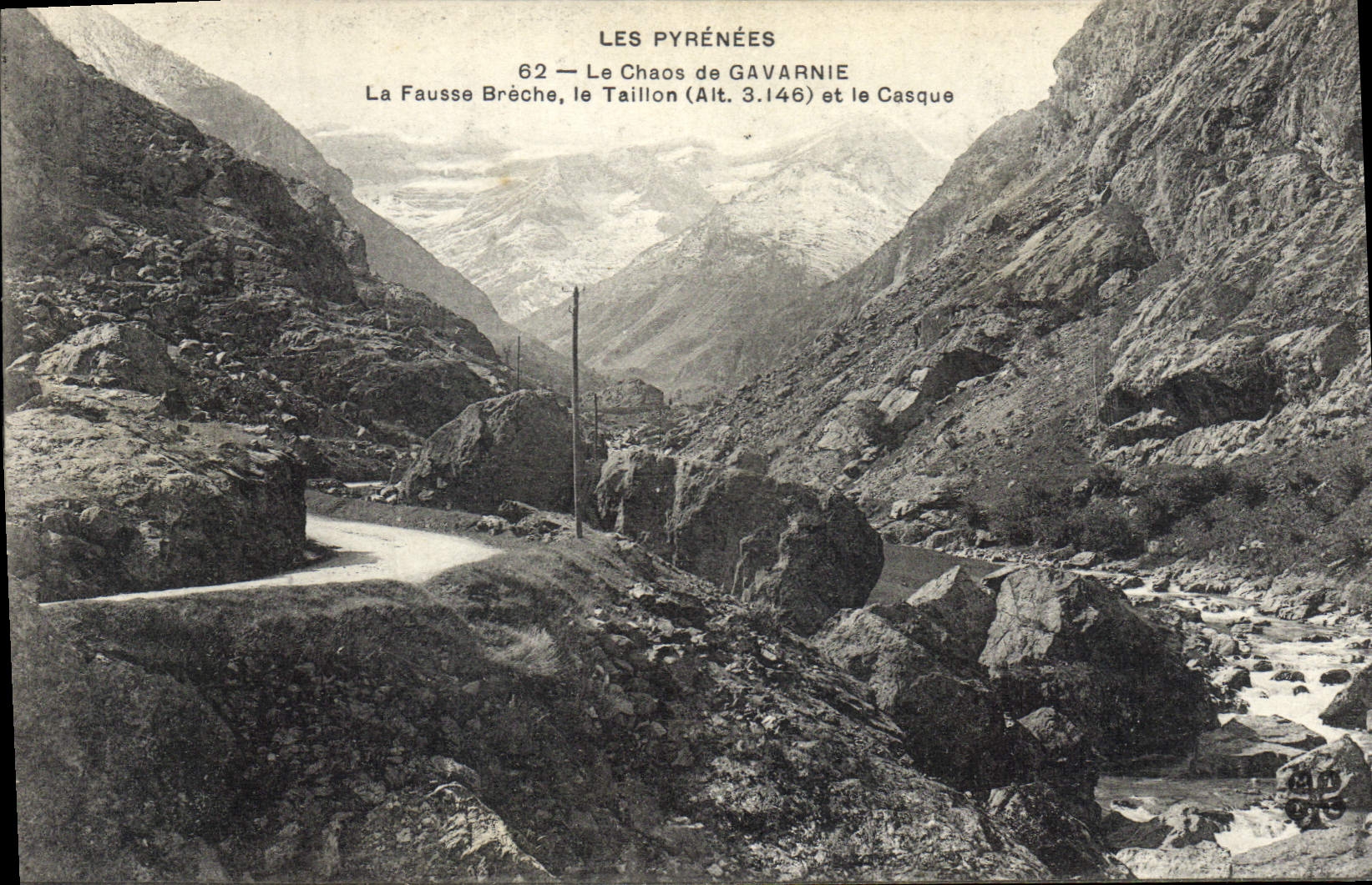 CPA Le Chaos de Gavarnie Le Fausse Breche le Tailion et le Casque 