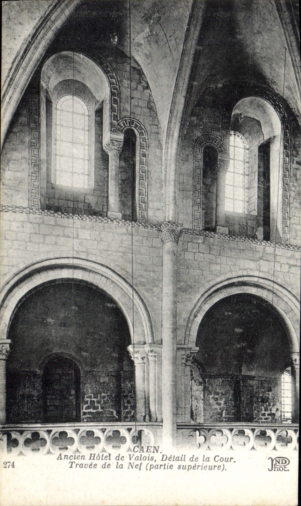 CPA Caen Ancien Hotel de Valois Detail de la Cour 