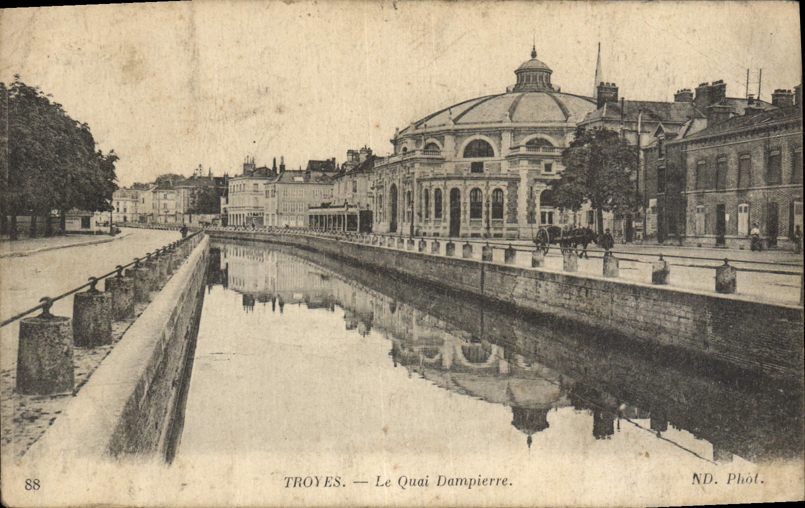 CPA Troyes Le Quai Dampierre 