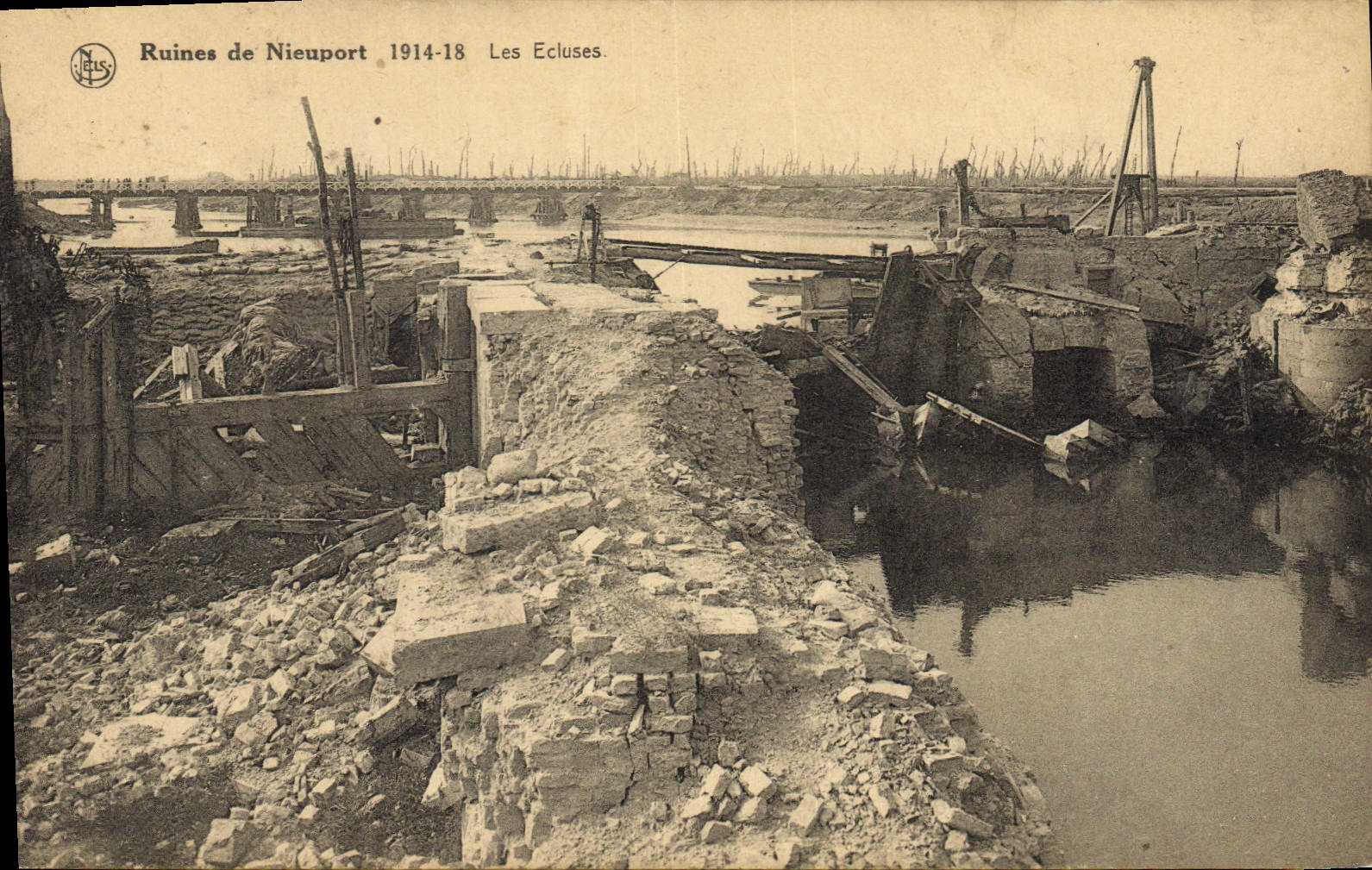CPA Ruines de Nieuport Les Ecluses Militaria
