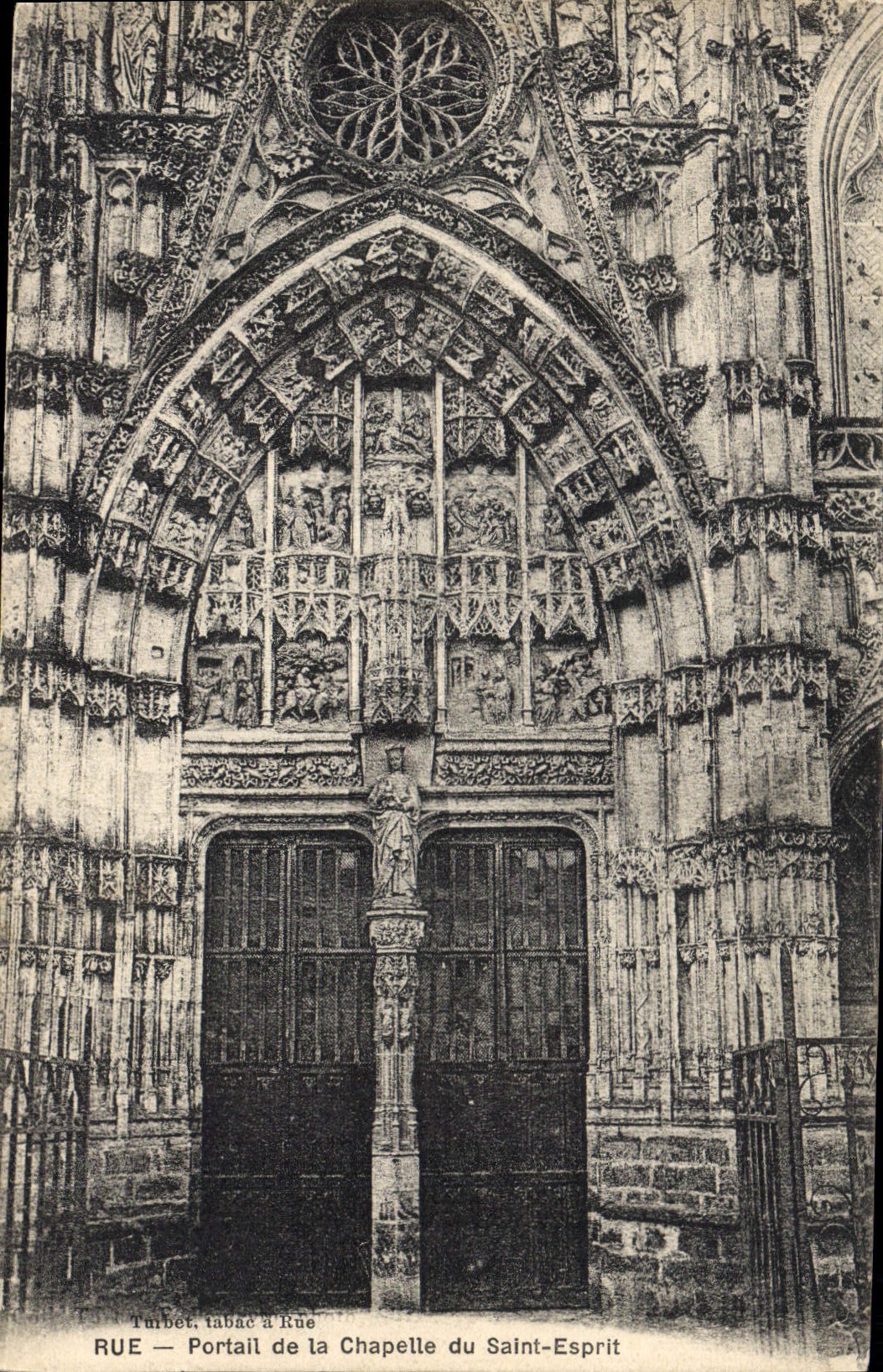 CPA Rue Portail de la Chapelle du Saint Esprit
