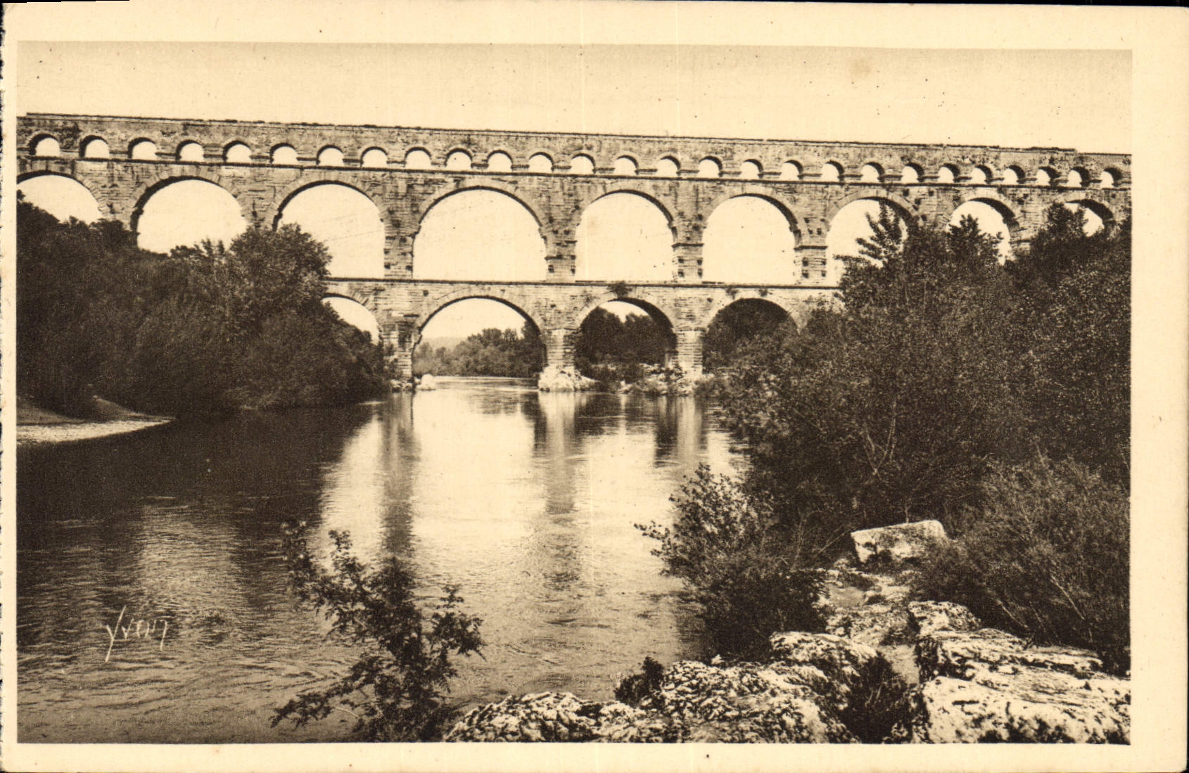 CPA Nimes Gard Le Pont du Gard 