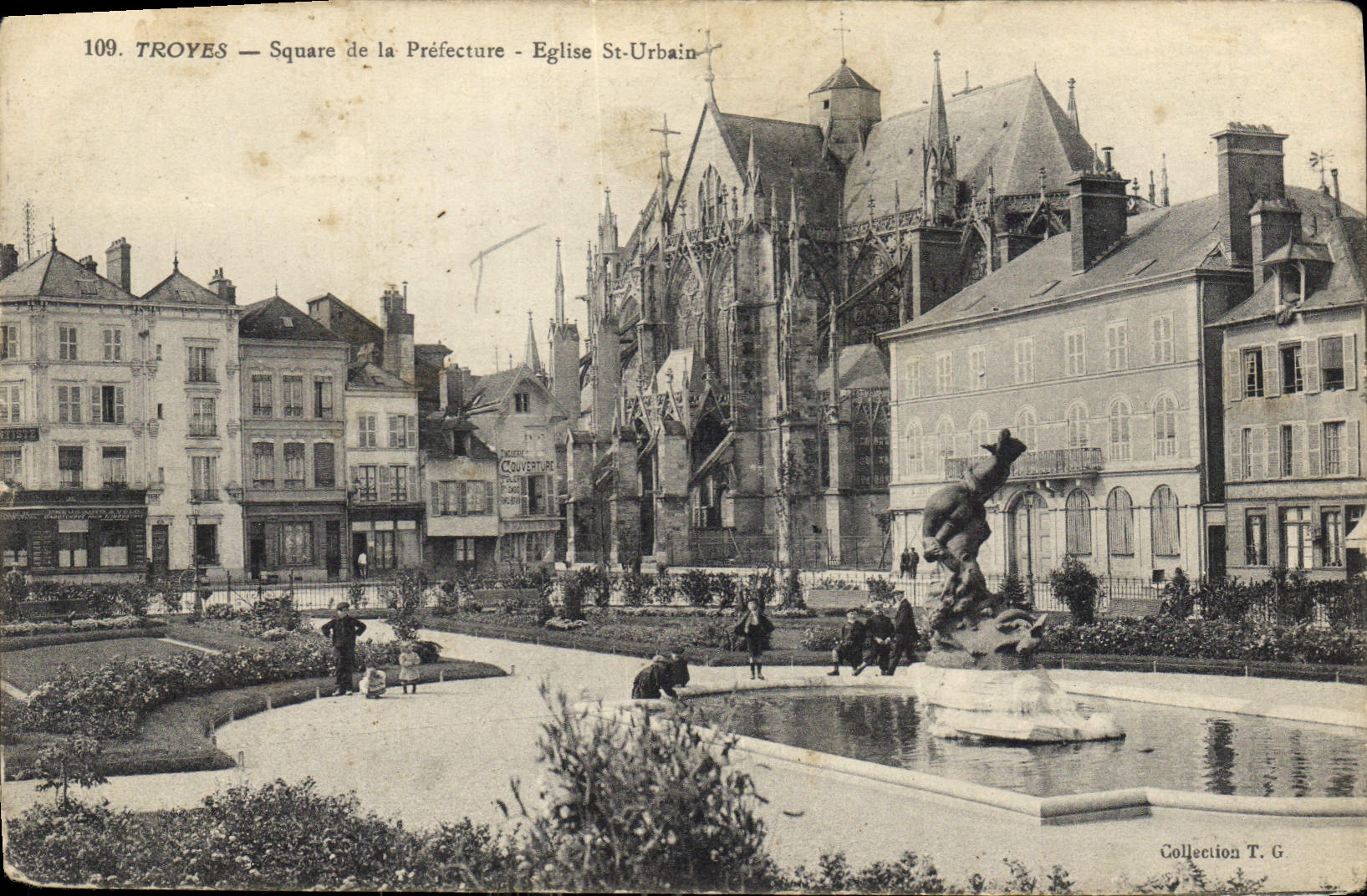 CPA Troyes Square de la Prefecture Eglise St Urbain