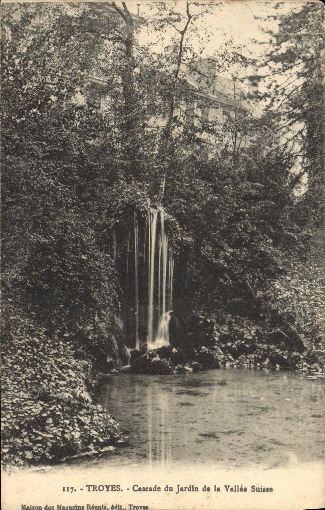 CPA Troyes  Cascade du Jardin de la Vallee Suisse 