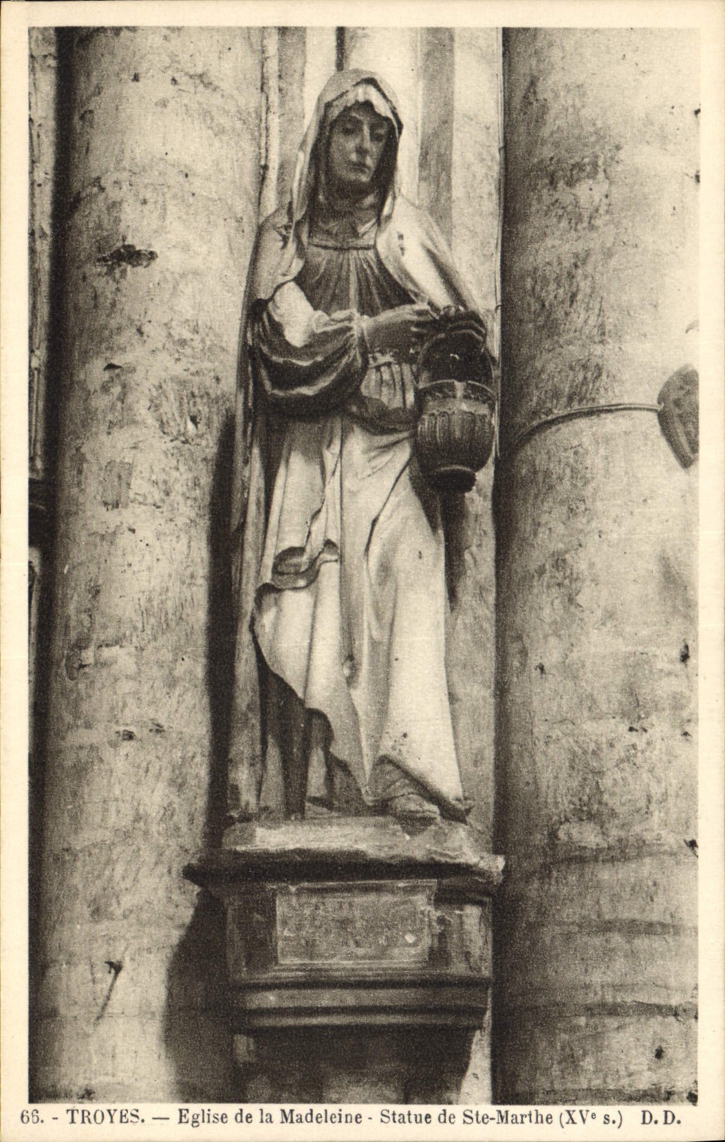 CPA Troyes  Eglise de la Madeleine Statue de Ste Marthe 