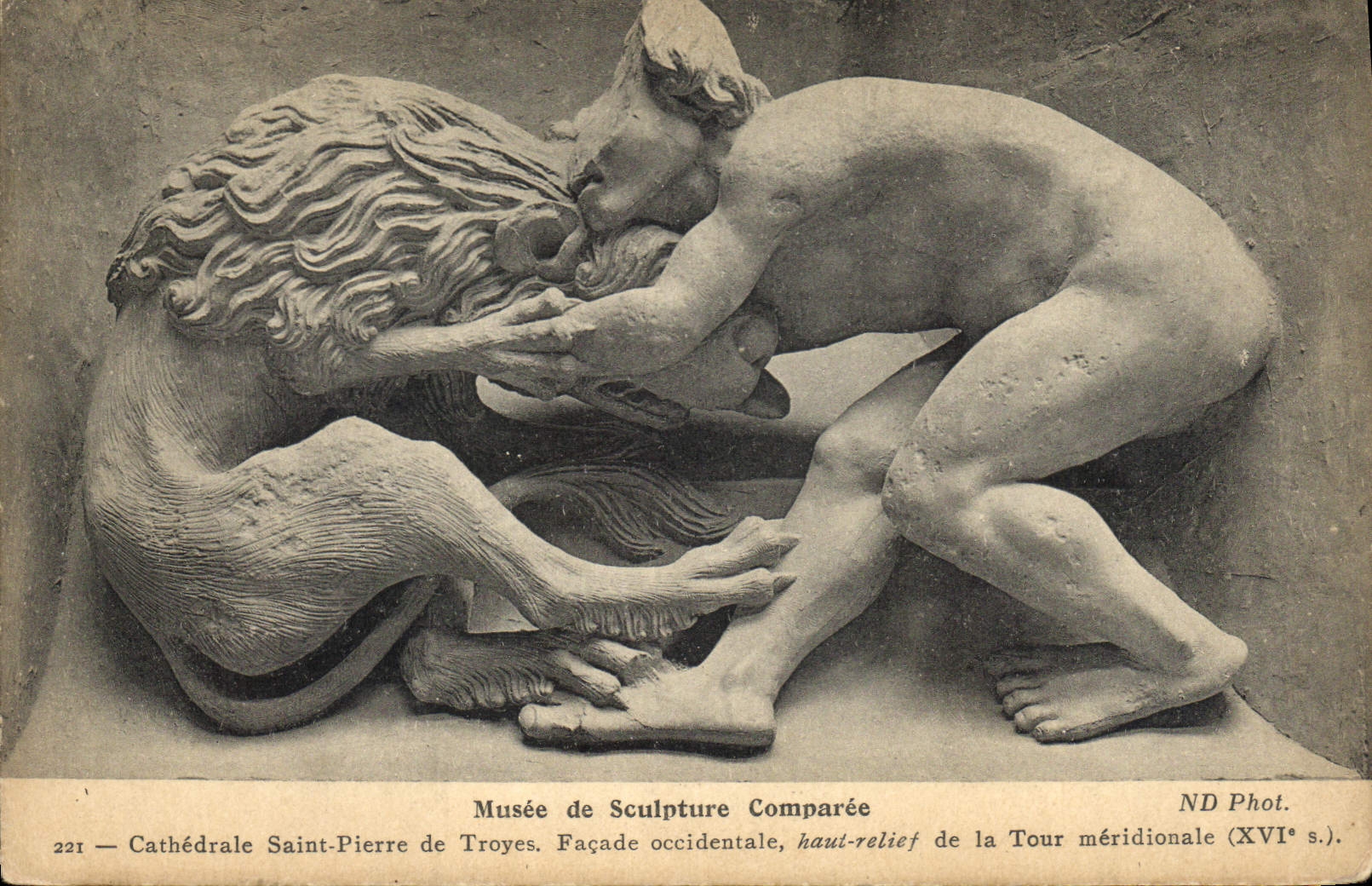 CPA Musee de Sculpture Comparee Cathedrale Saint Pierre de Troyes 