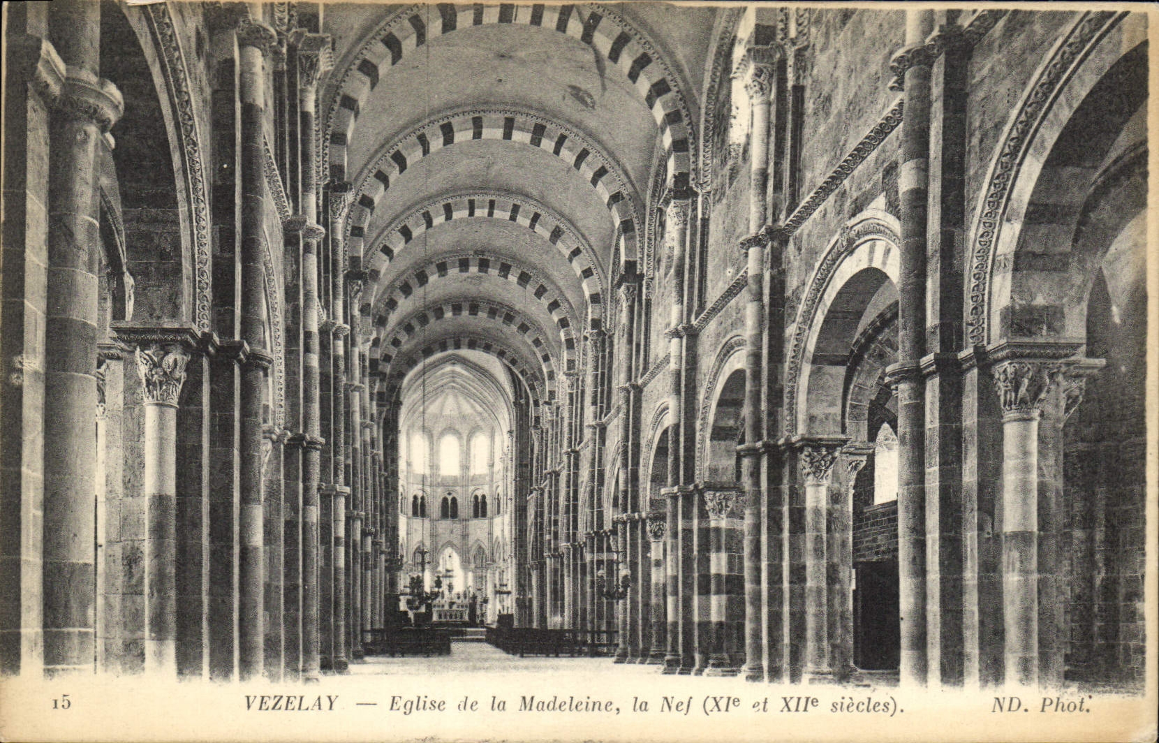 CPA Vezelay Eglise de la Madeleine la Nef 