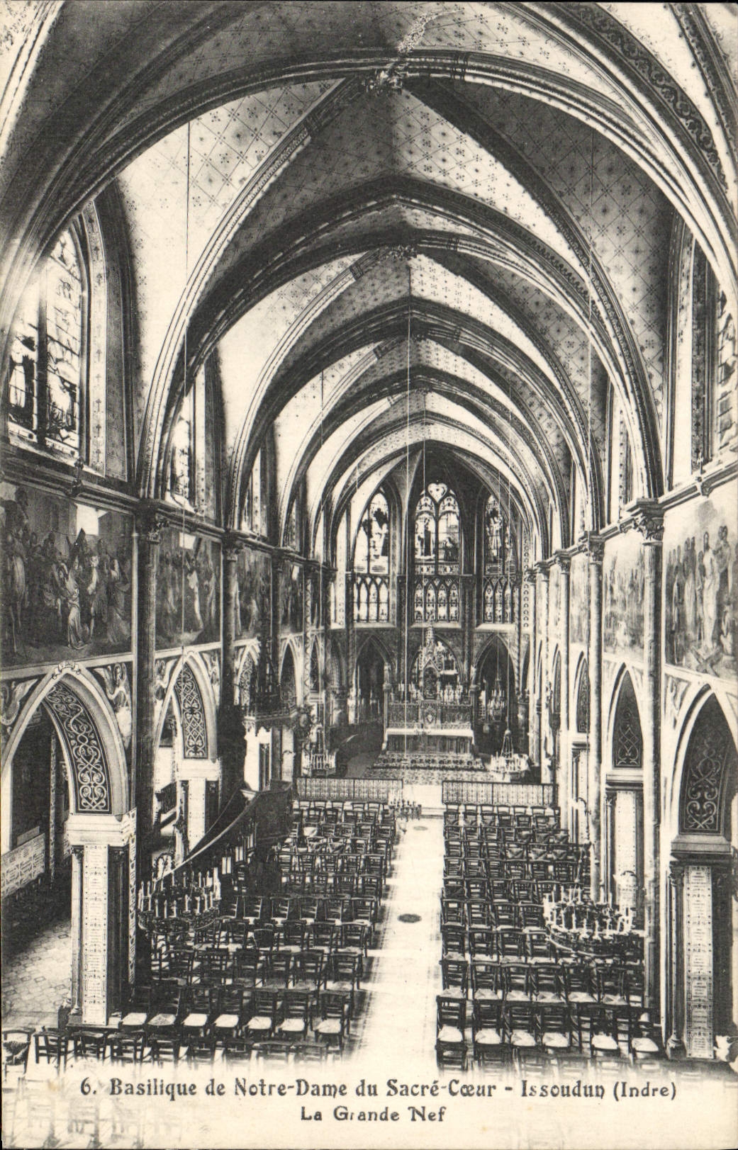 CPA Basilique de Notre Dame du Sacre Coeur Issoudun Indre La Grande Nef