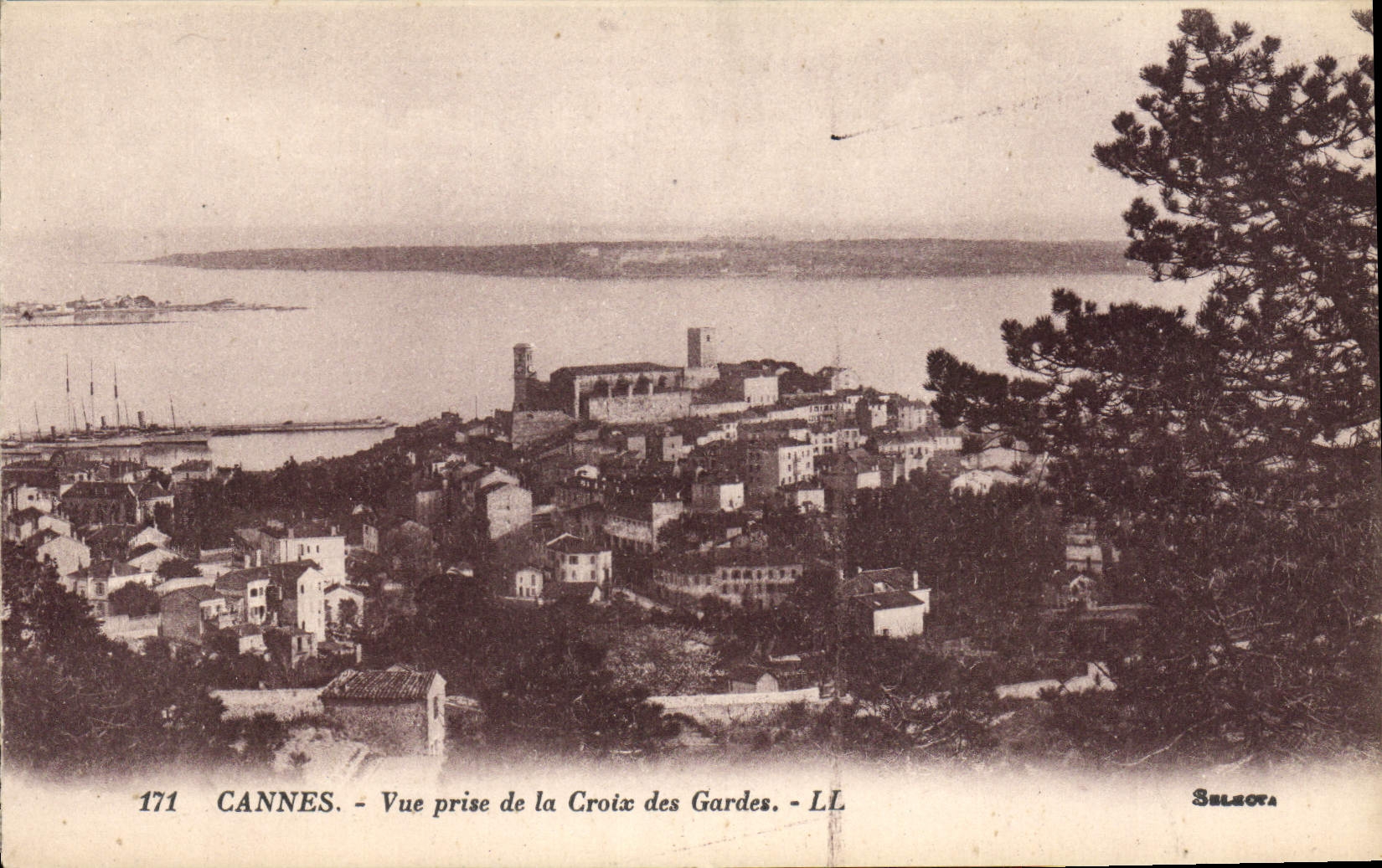 CPA Cannes Vue prise de la Croix des Gardes 