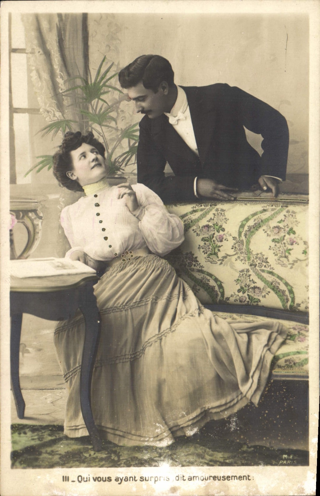 CPA Qui vous ayant Femme