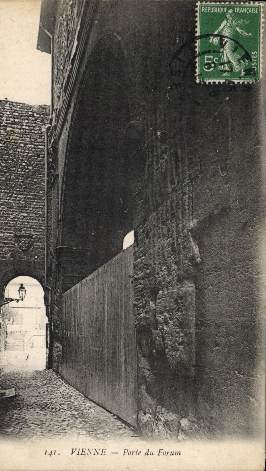 CPA Vienne Porte du Forum 