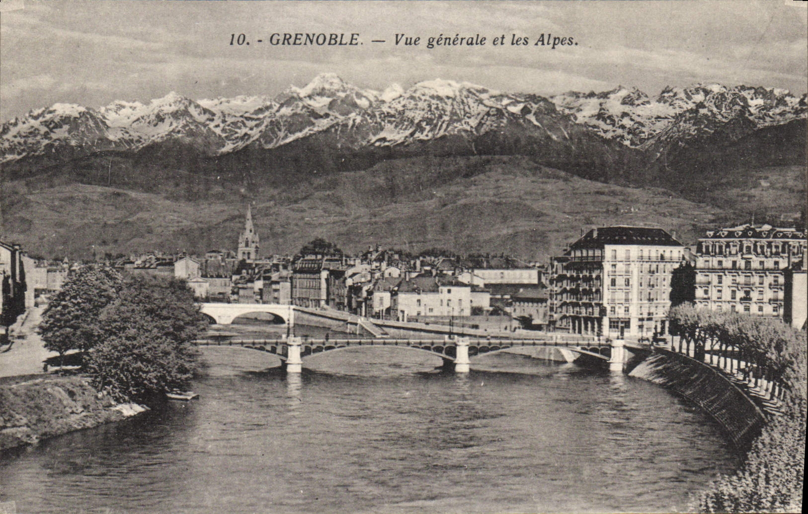 CPA Grenoble Vue generale et les Alpes 