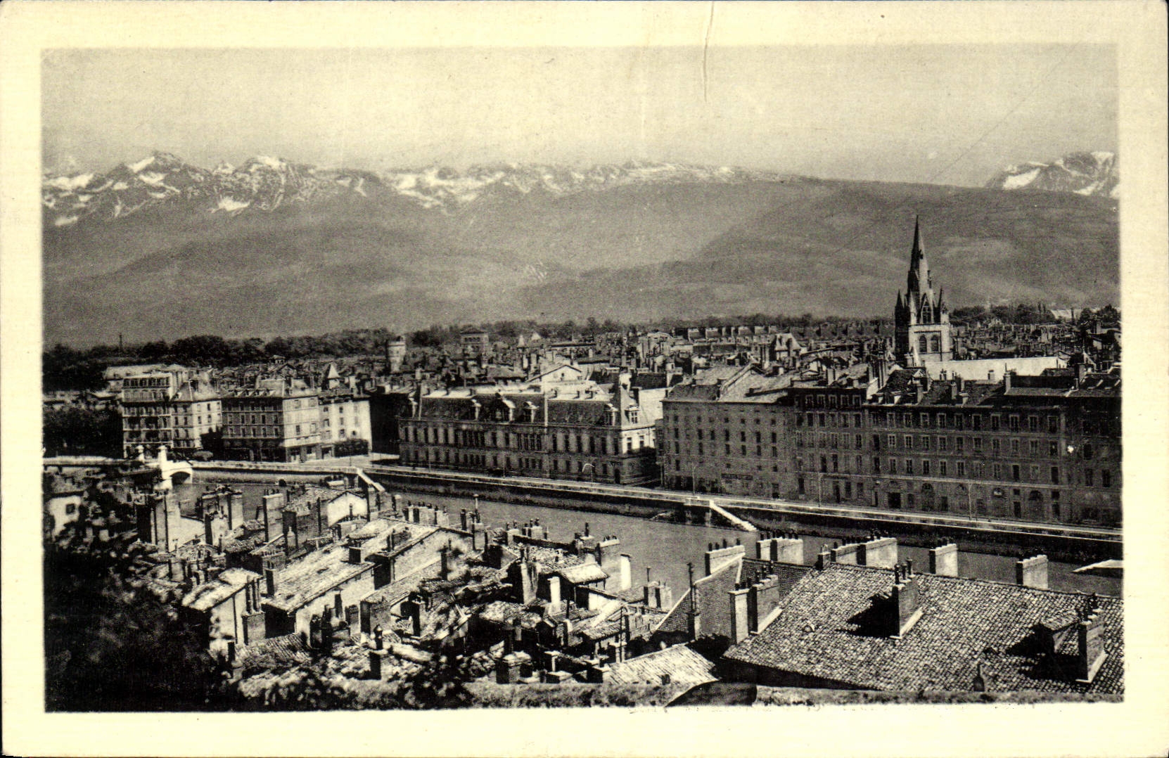CPA Grenoble Vue generale Teleferique sur l'Isere et le Jardin de Ville 