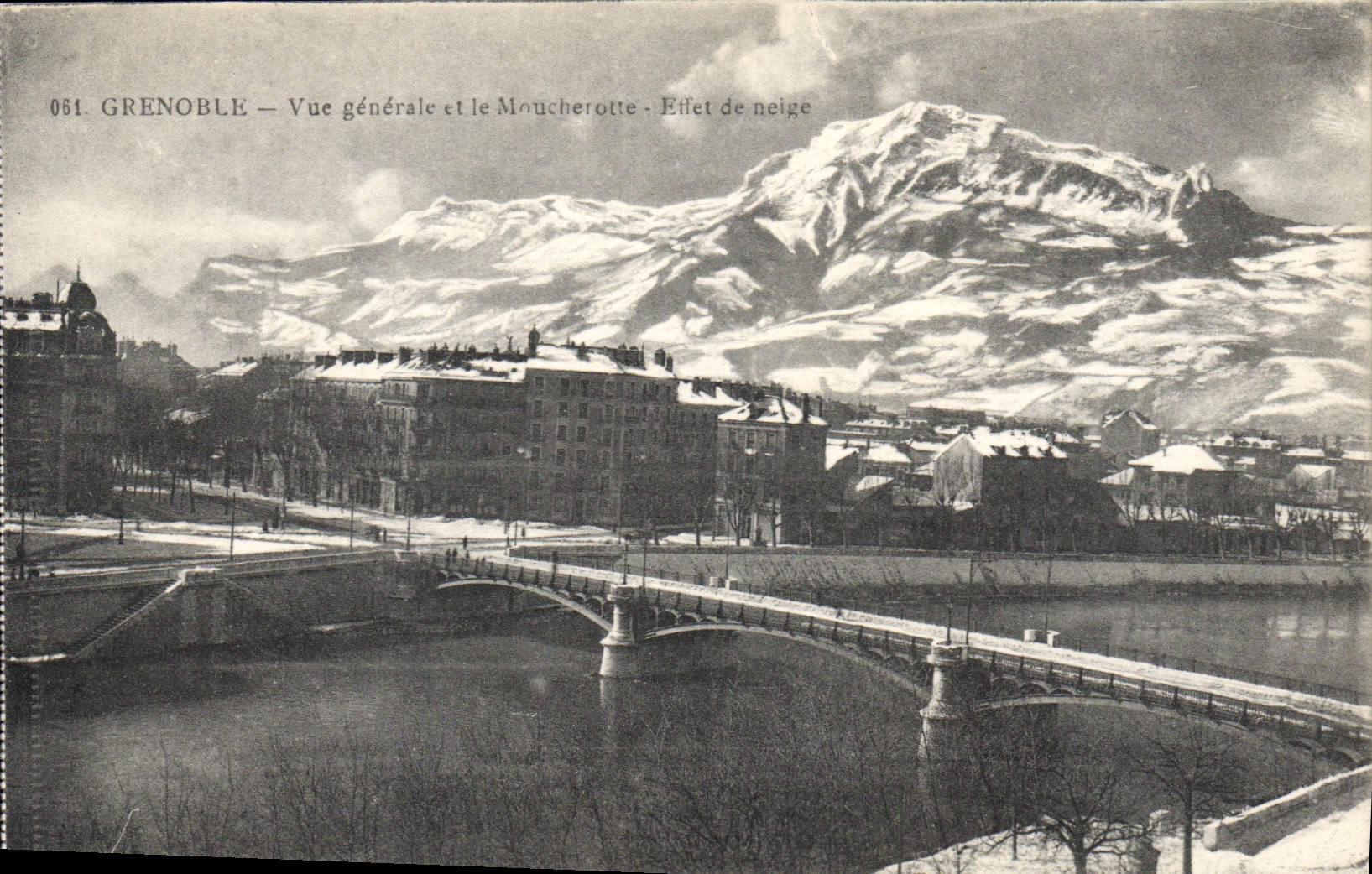 CPA Grenoble Vue generale et le Moucherotte Effet de neige 