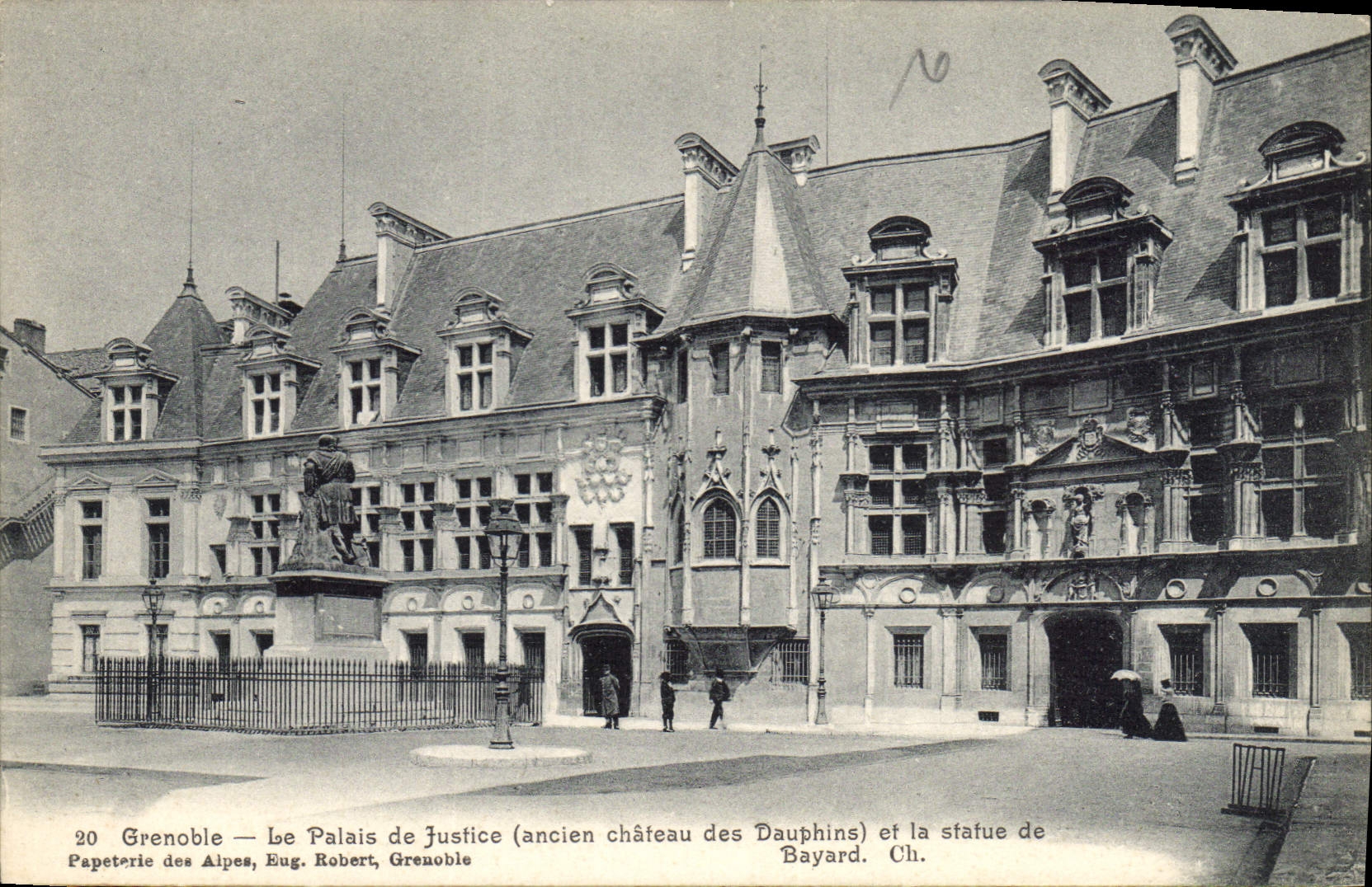 CPA Grenoble Le Palais de Justice at la statue de Bayard 