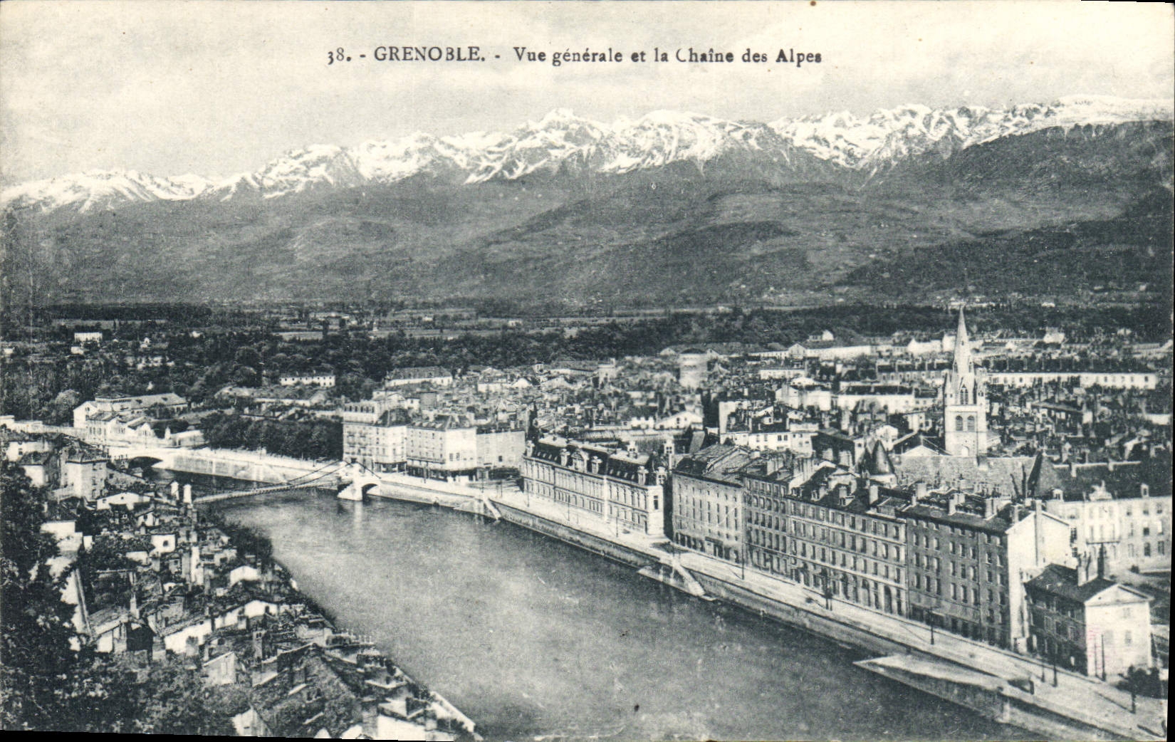 CPA Grenoble Vue generale et la Chaine des Alpes 