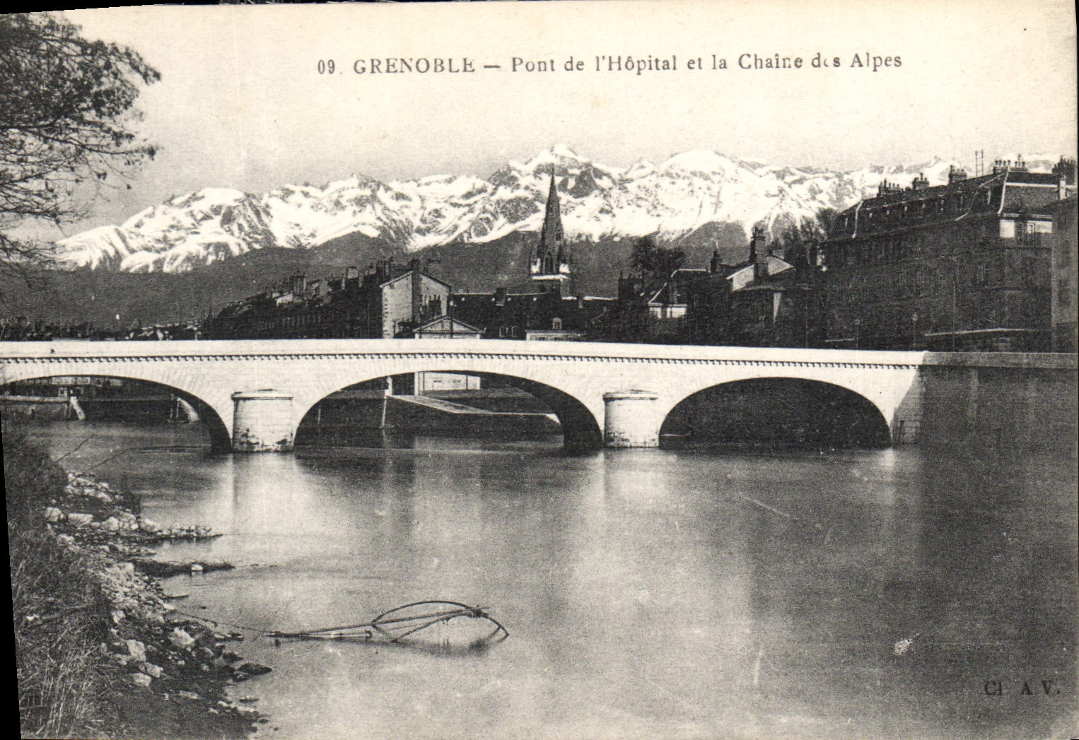 CPA Grenoble Pont de l'Hopital et la Chaine des Alpes 