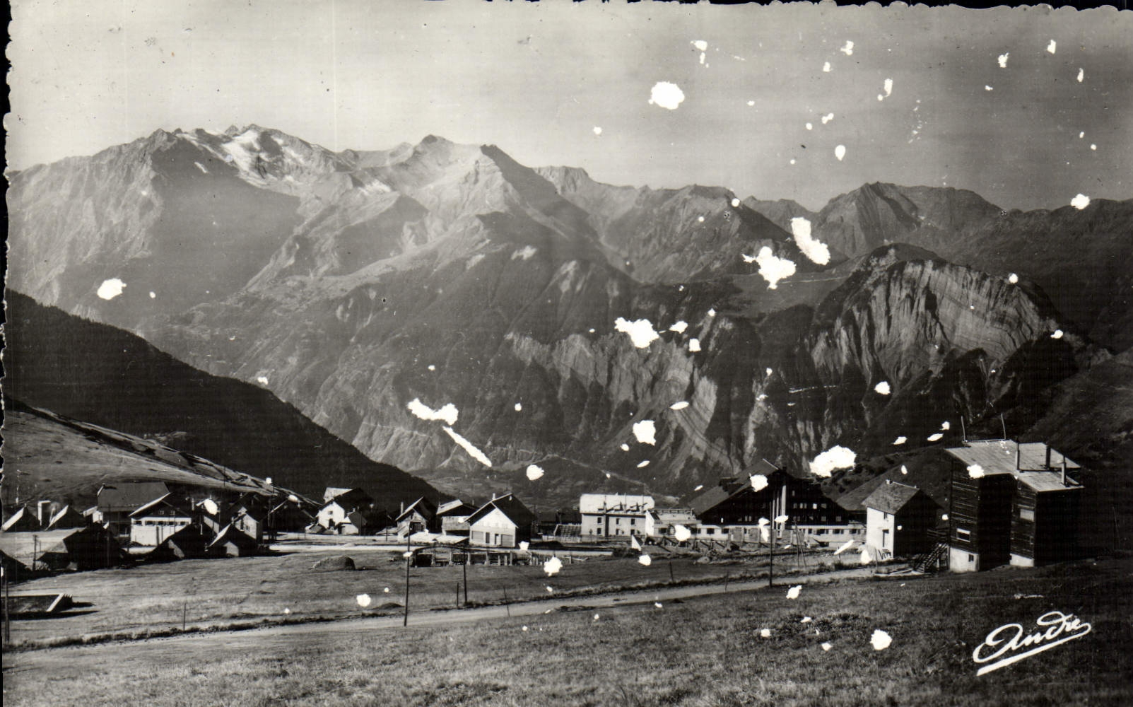 CPA L'Alpe D'huez Vue generale Le grand Rochail et le Taillefer 