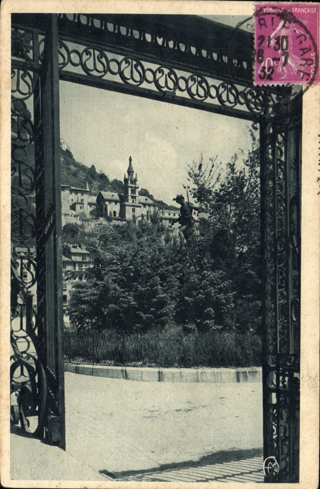CPA Grenoble Reine des Alpes Porte du Jardin de Ville La Vedette Gauloise et Sainte Marie 