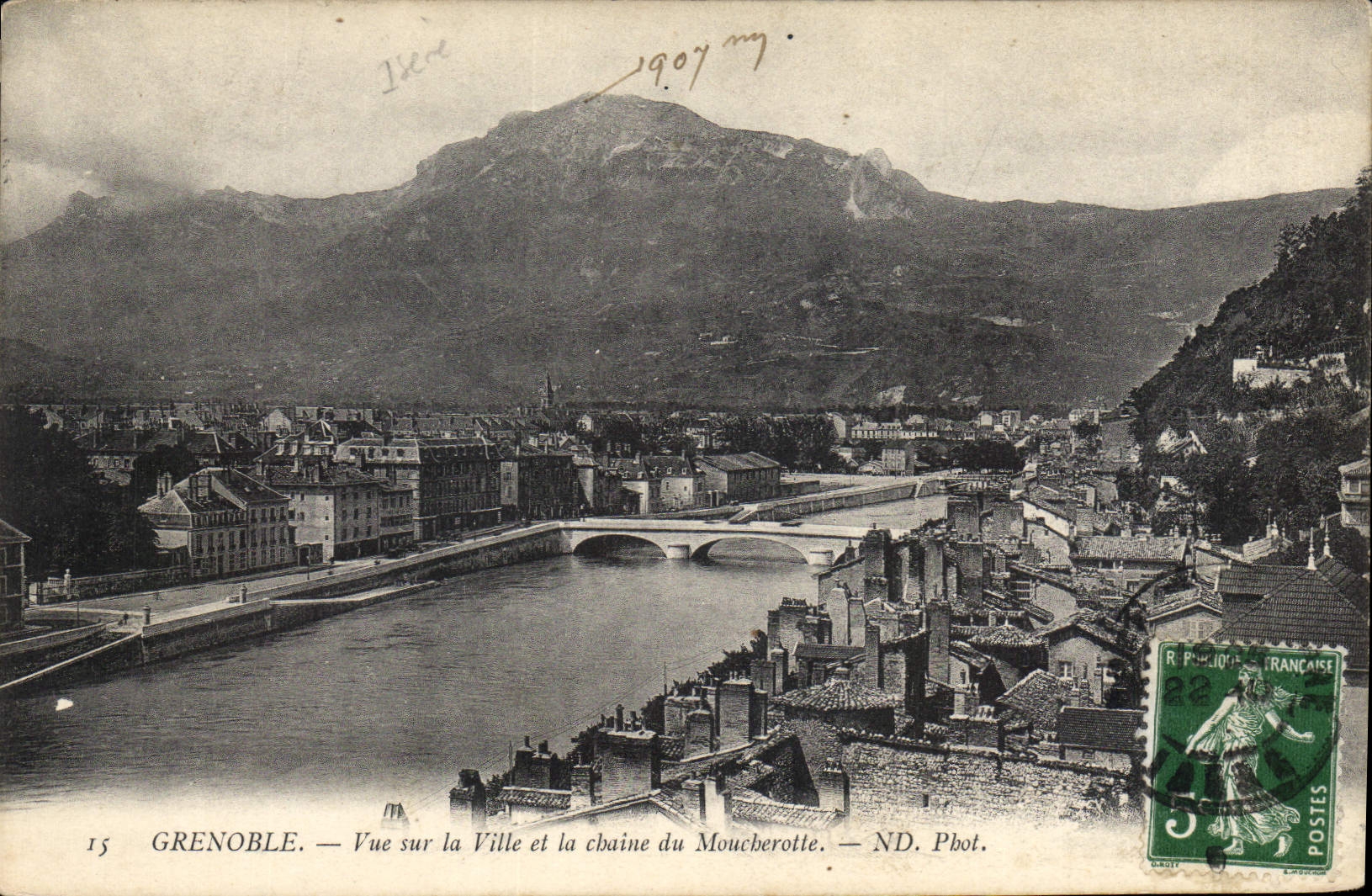 CPA Grenoble Vue sur la Ville et la chaine du Moucherette 