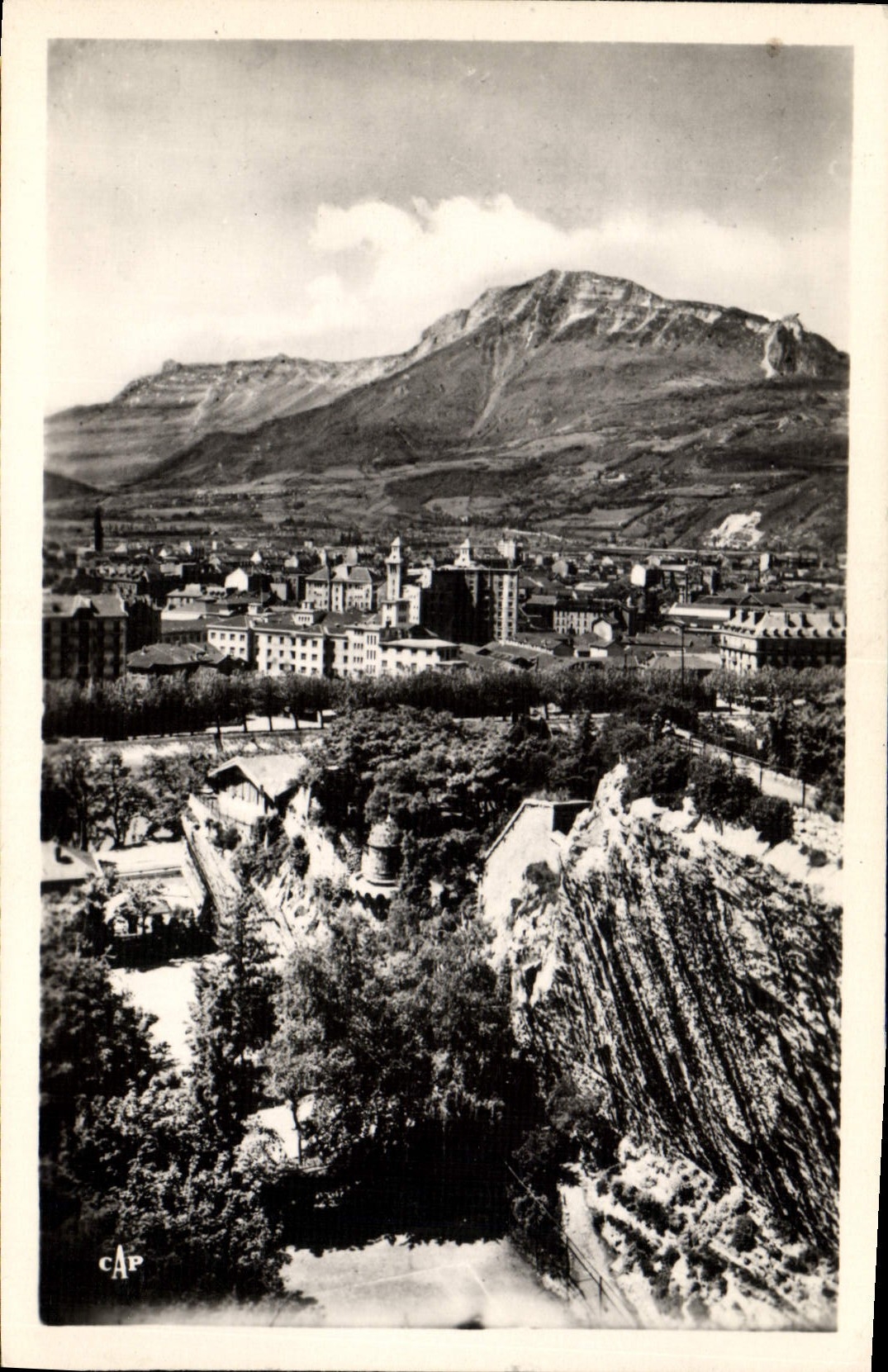 CPA Grenoble Le Jardin des Dauphins et le Moucherotte 