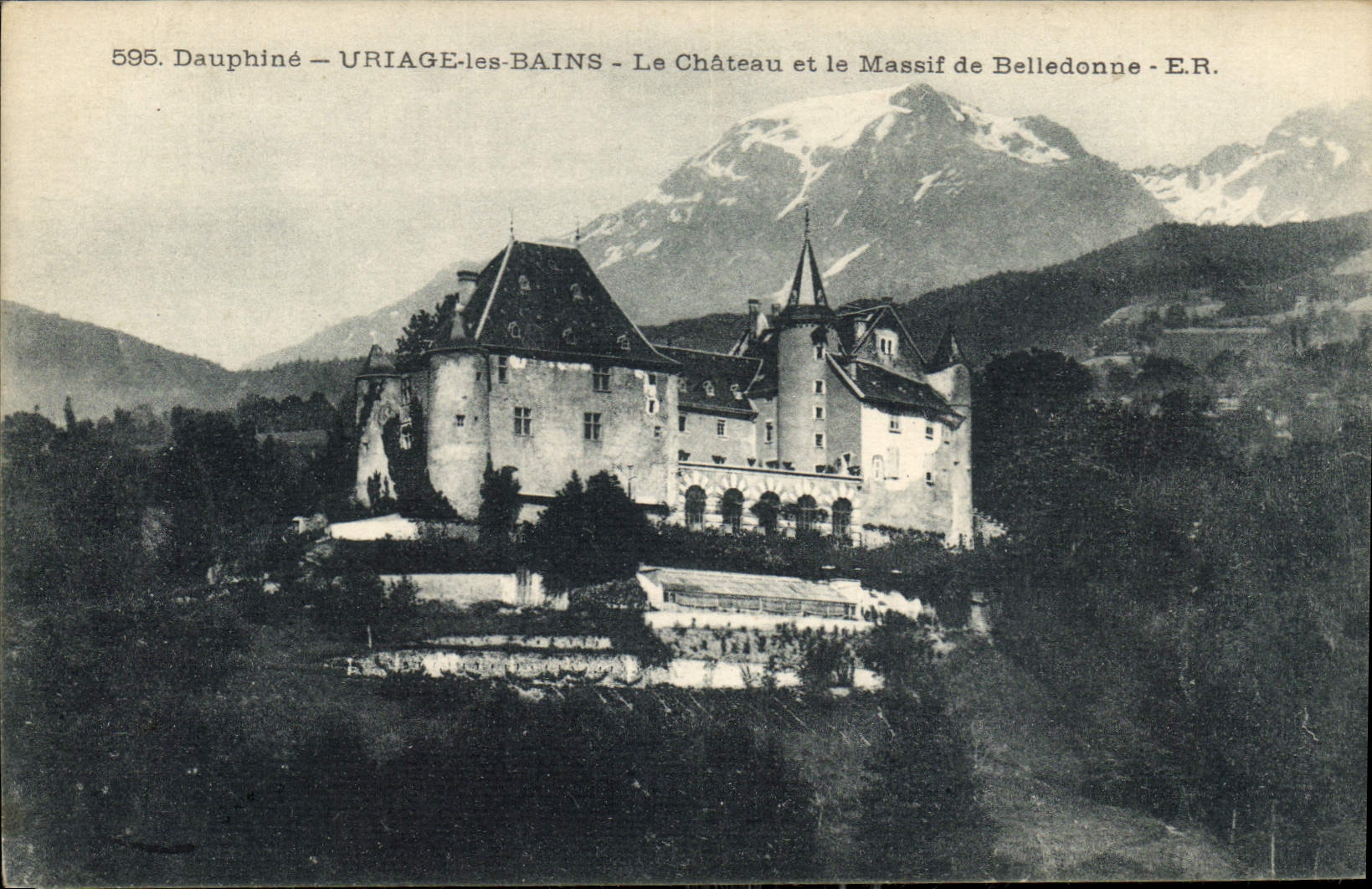CPA Dauphine Uriage les Bains La Chateau et le Massif de Belledonne 