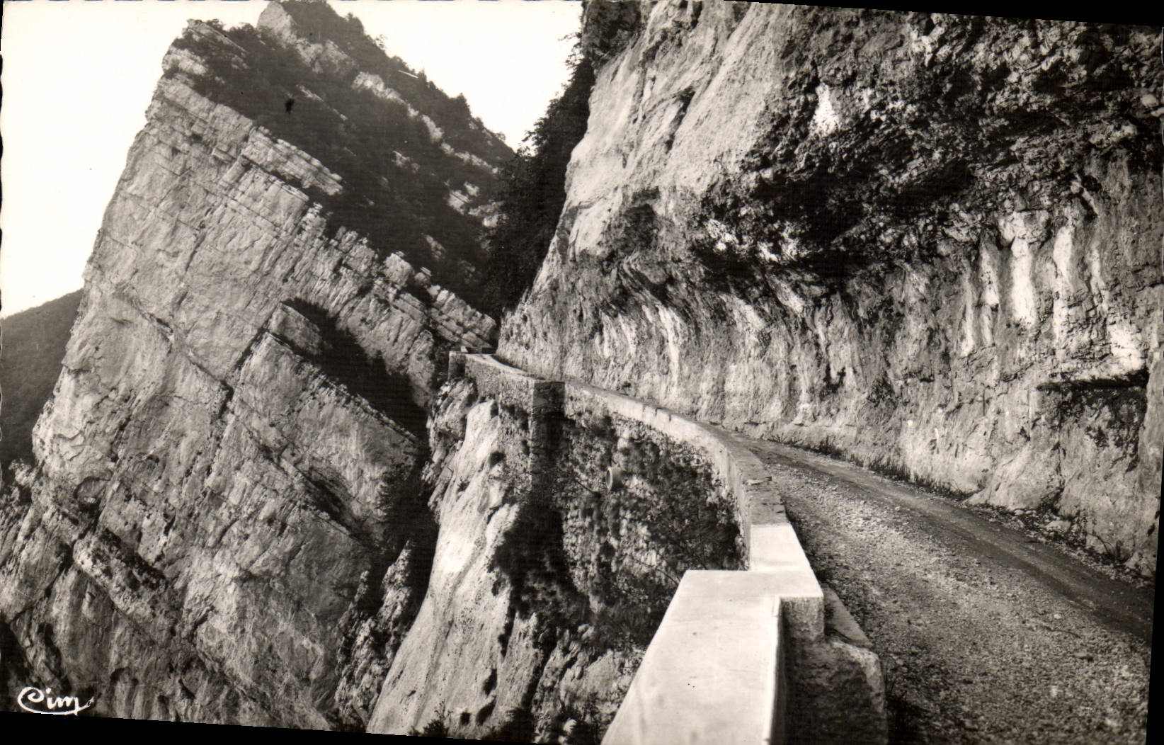 CPA St Gervais Isere Route des Ecouges en encorbellement e l'entree du Tunnel