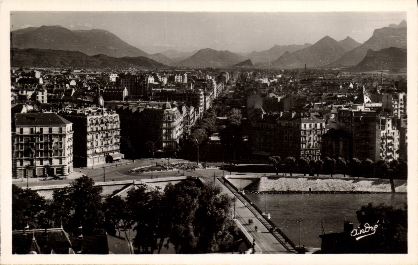 CPA Grenoble Vue generale et le Cours Jean Jaures 
