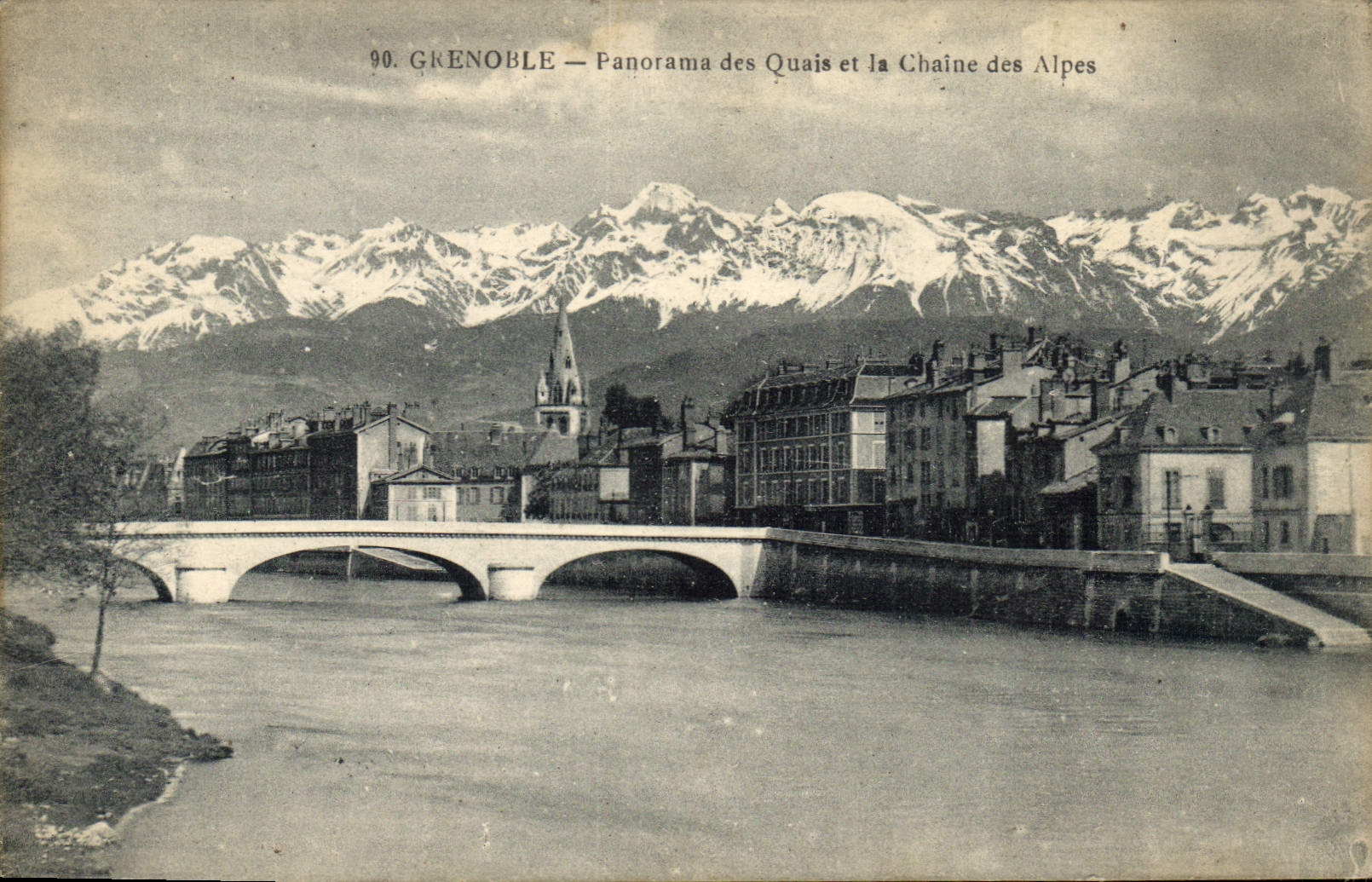 CPA Grenoble Panorama des Quais et la Chaine des Alpes 