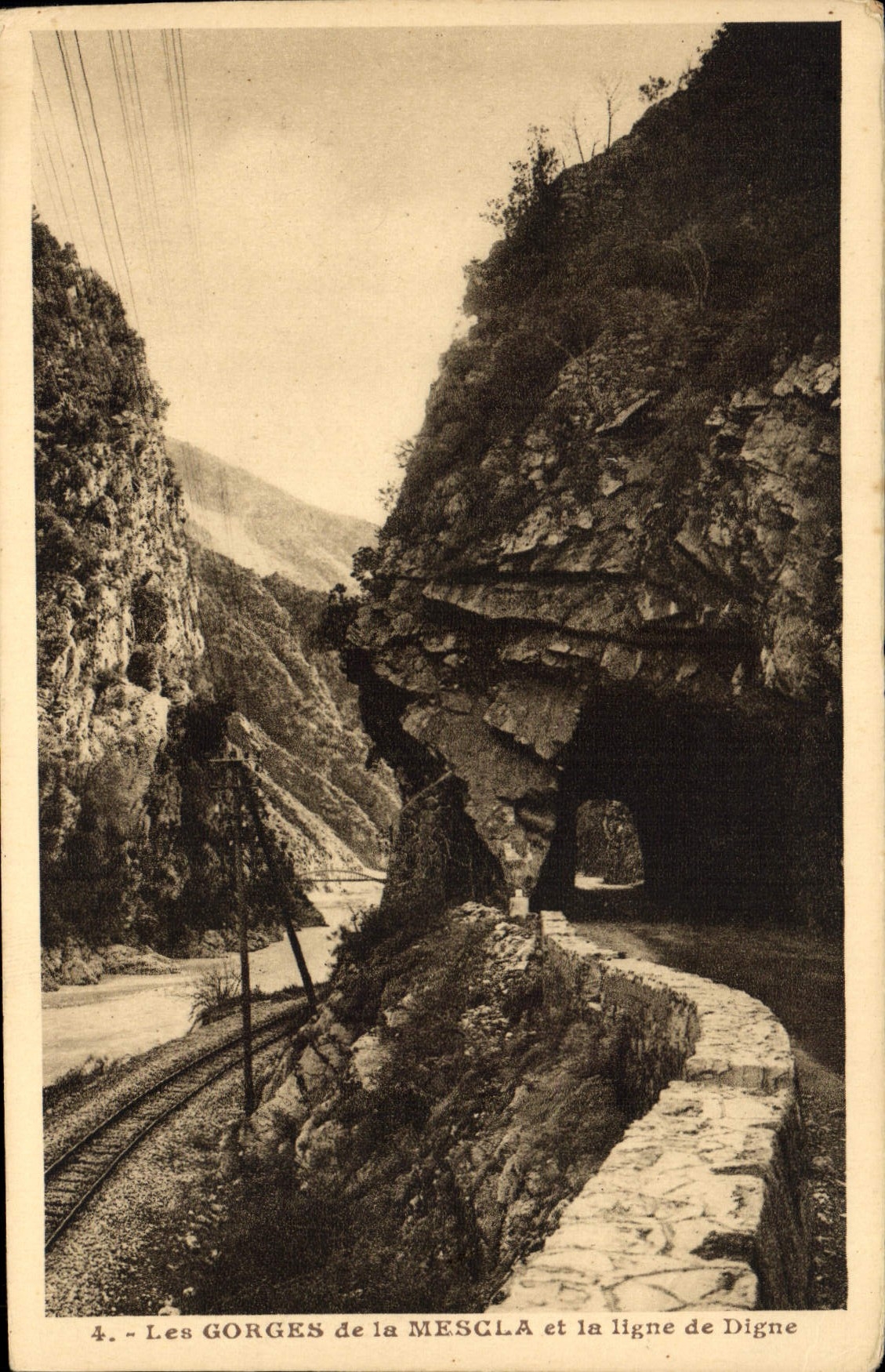 CPA Les Gorges de la Mescla et la ligne de Digne 