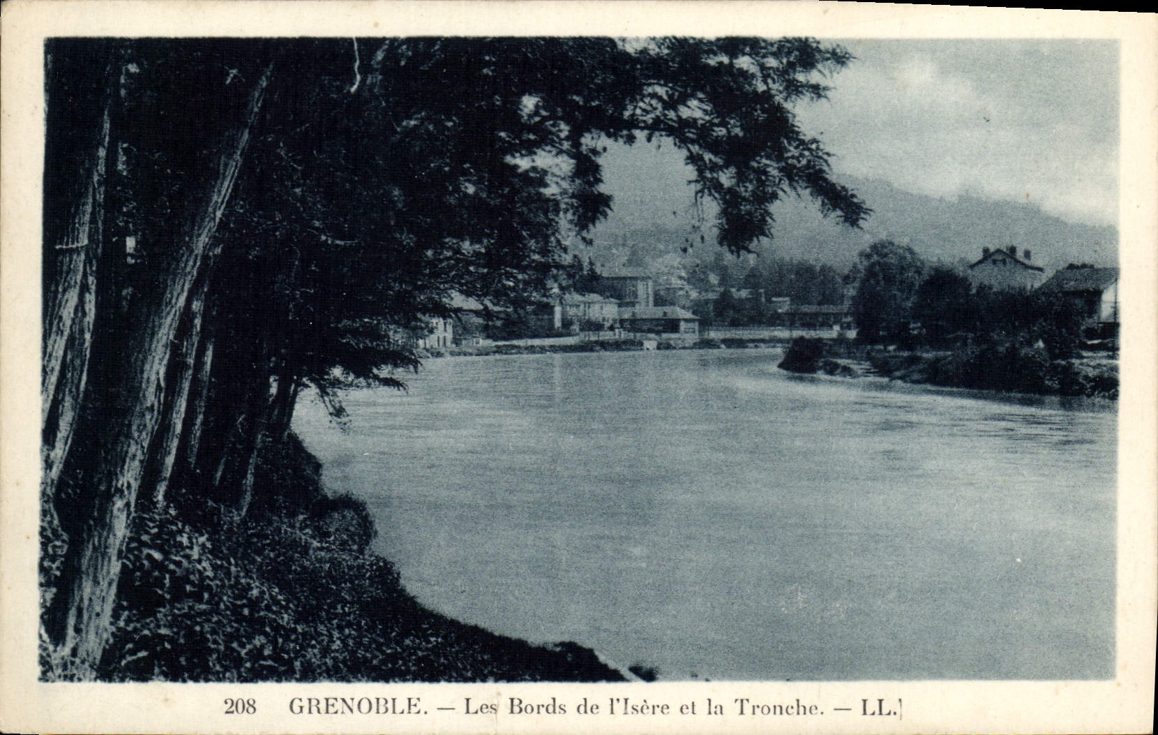 CPA Grenoble Les Bords de l'Isere et la Tronche 