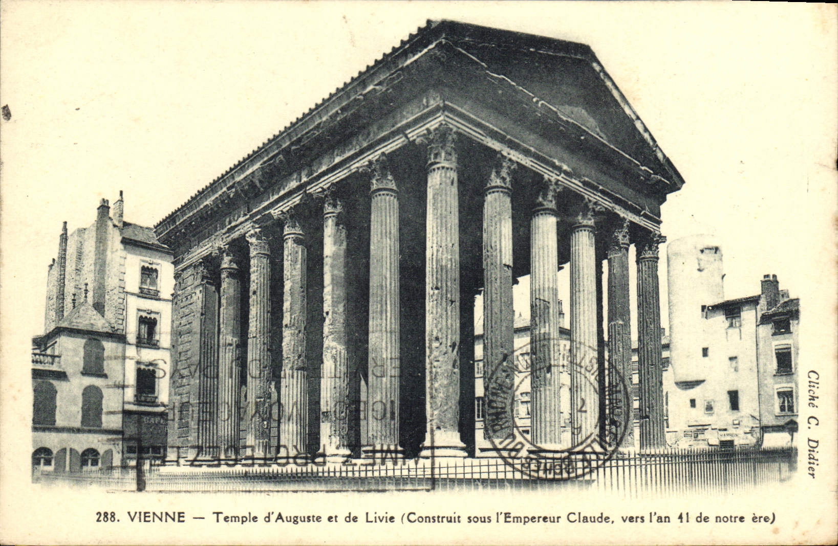 CPA Vienne Temple d'Auguste et de Livie Construit sous l'Empereur Claude Vers l'An 41 notre ere