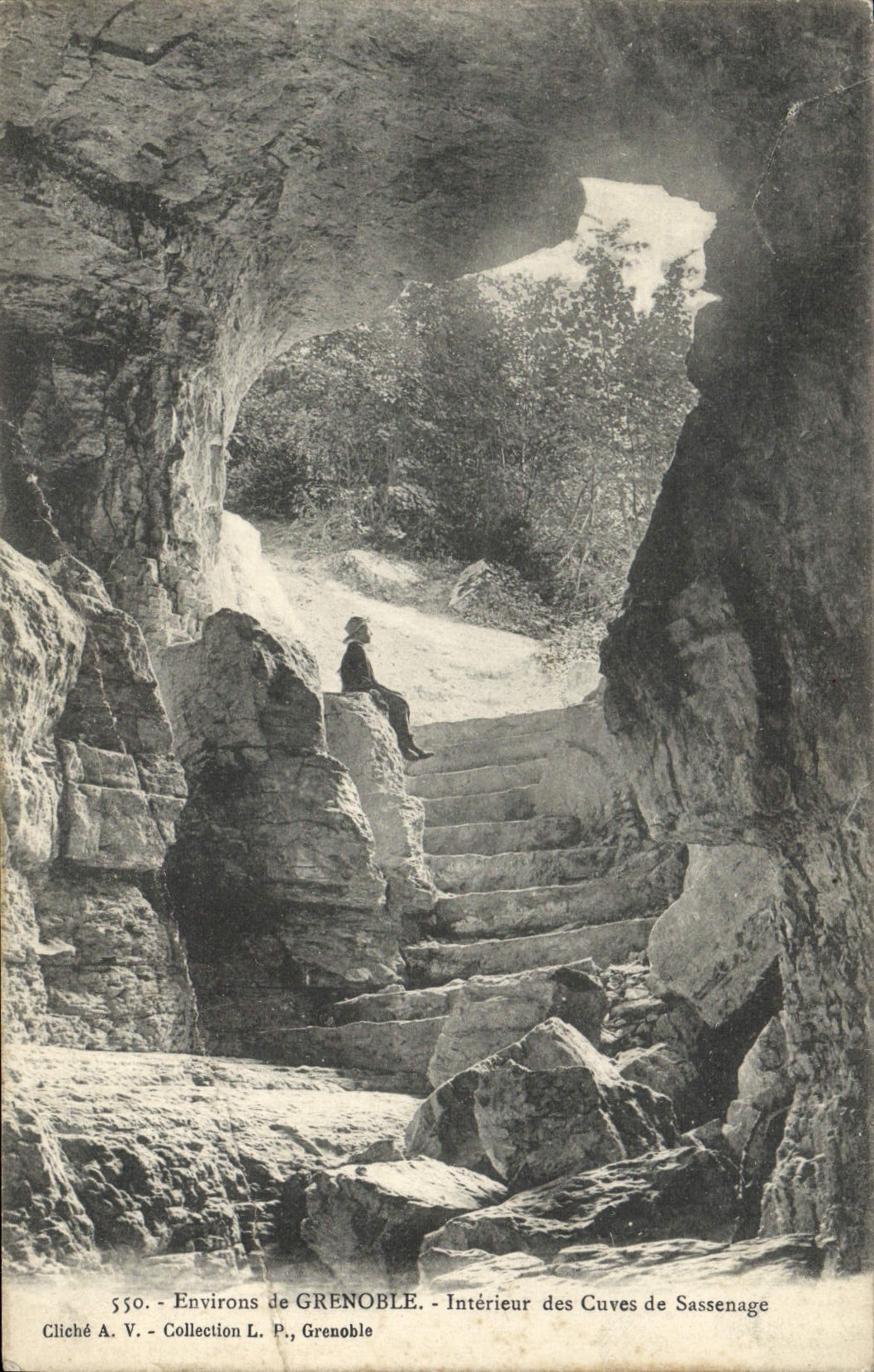 CPA Environs de Grenoble Interieur des Cuves de Sassenage 