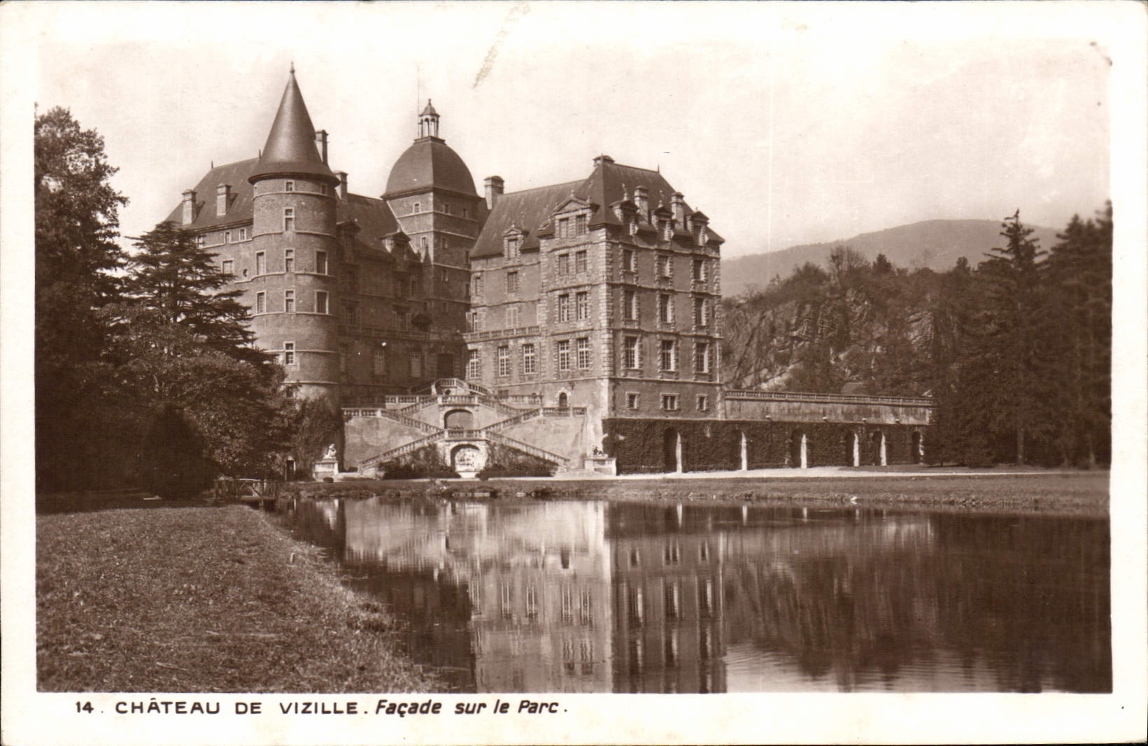 CPA Chateau de Vizille Facade sur le Parc