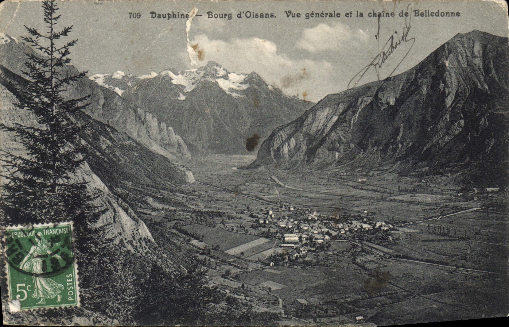 CPA Dauphine Bourg d'Oisans vue generale et la chaine de Belledonne