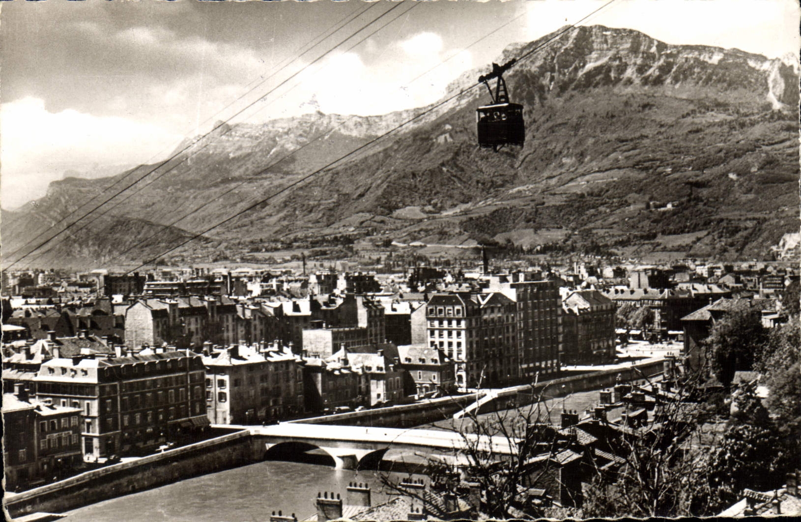 CPA Grenoble et le Moucherotte Teleferique