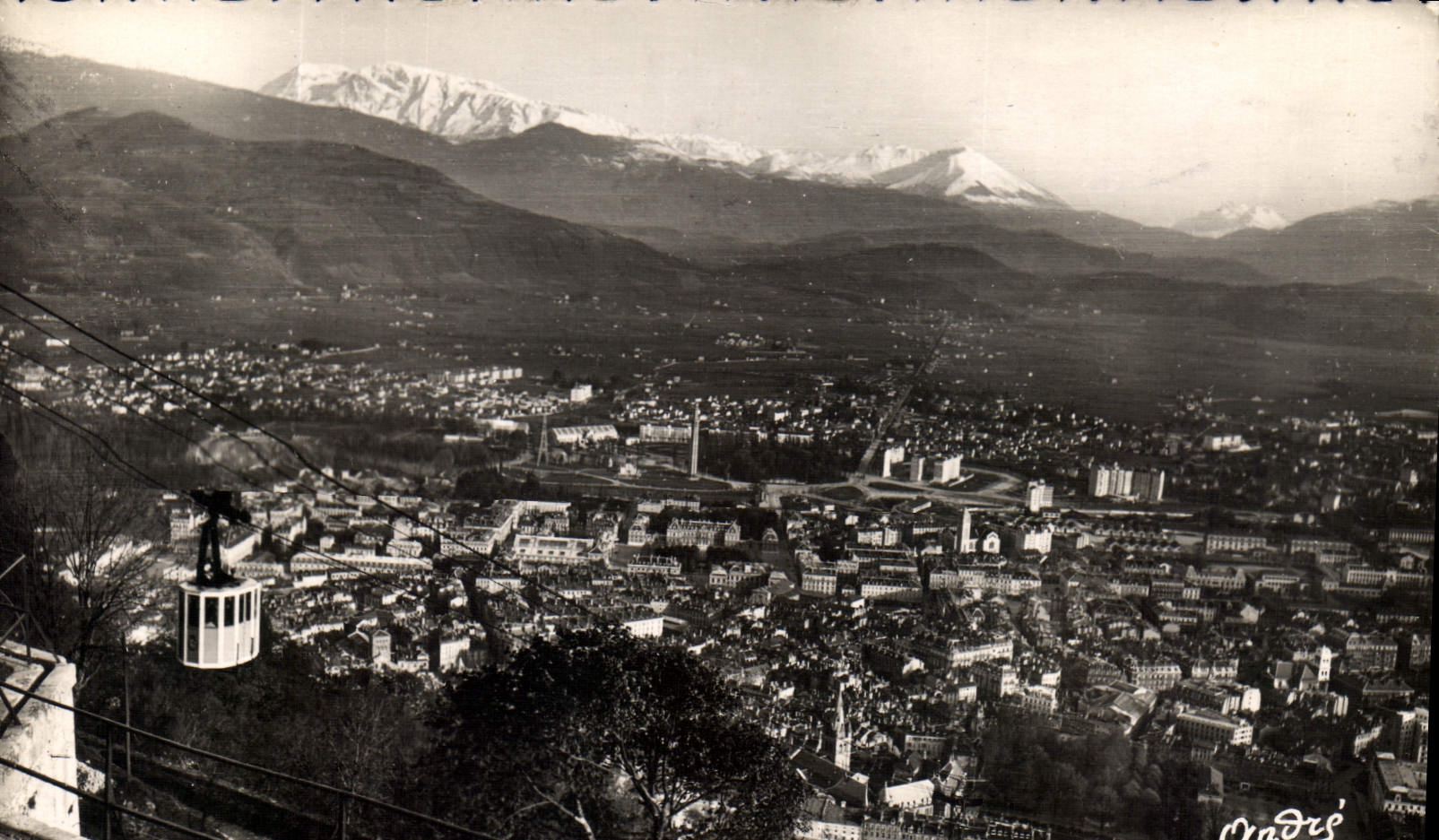 CPA Les Belles Alpes Francaises Grenoble vue generale au fond le Taillefer et l'Obiou Teleferique