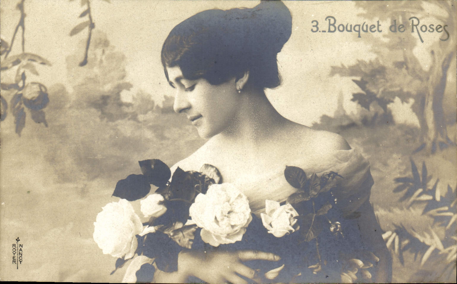 CPA Bouquet de Roses Femme