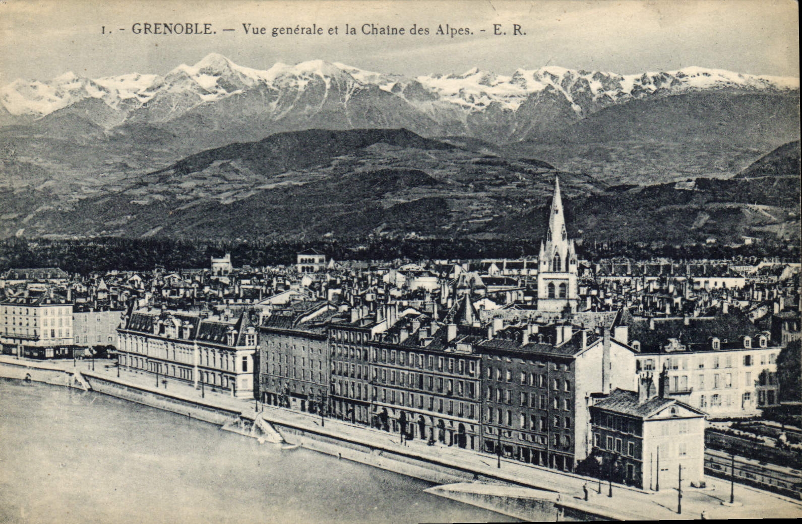 CPA Grenoble vue generale et la Chaine des Alpes 
