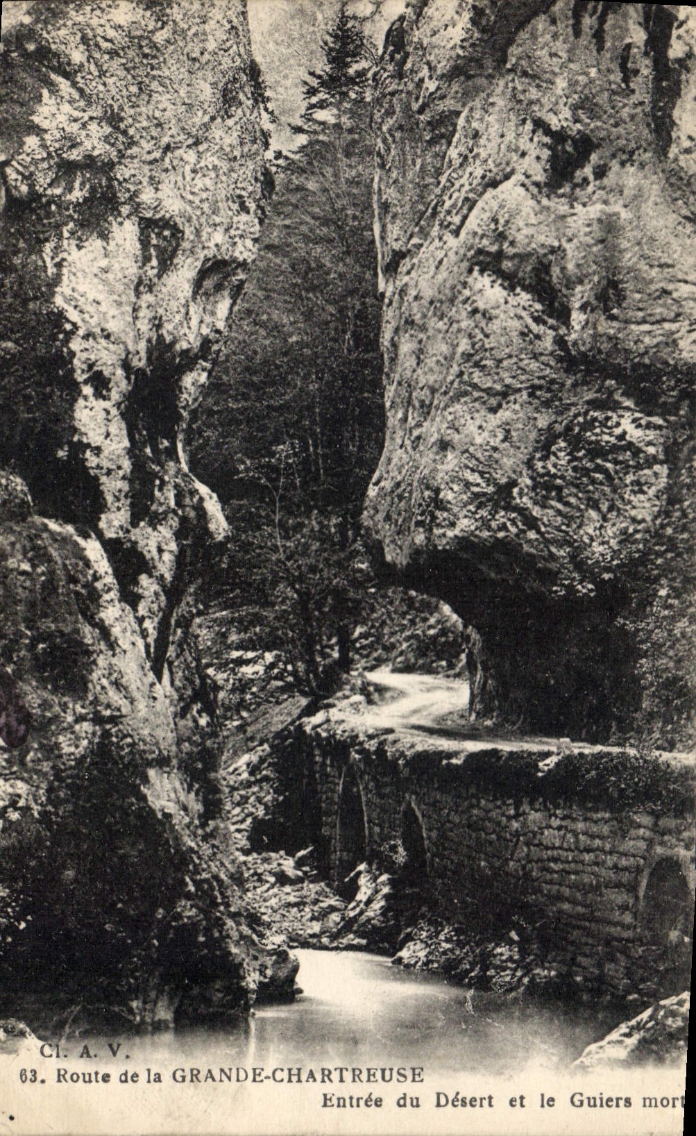CPA Route de la Grande Chartreuse Entree di Desert et le Guiers morts 