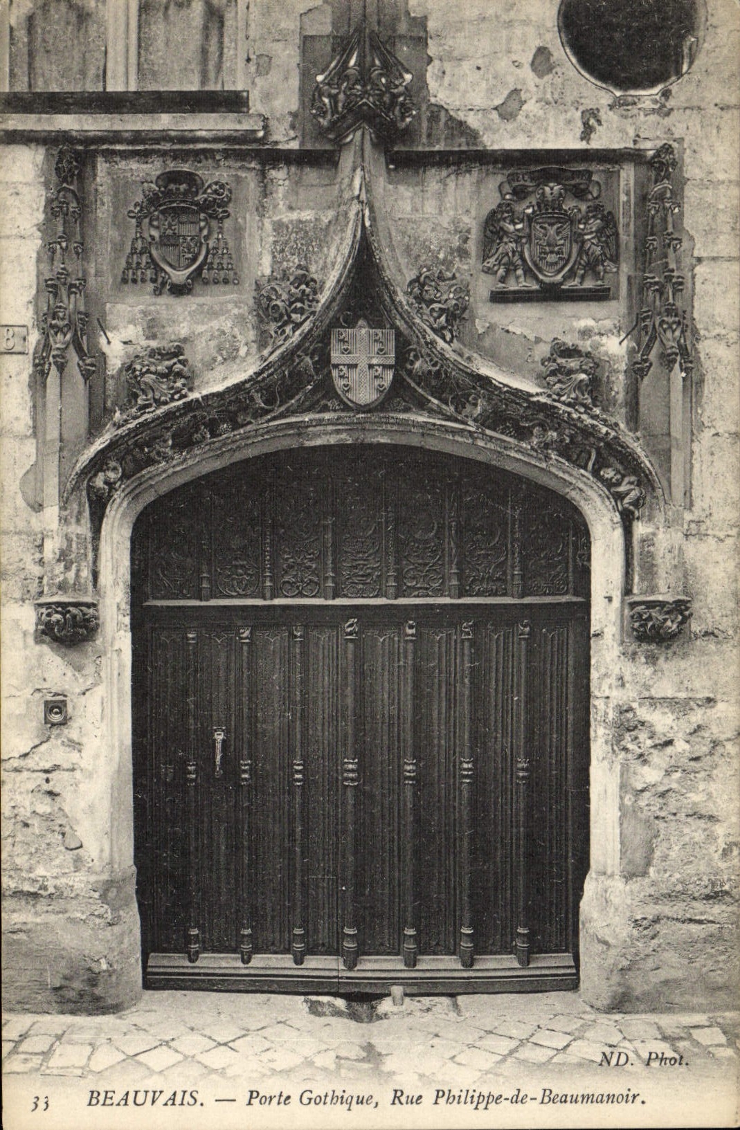CPA Chateau de Beauvais Porte Gothique rue Philippe de Beaumanoir